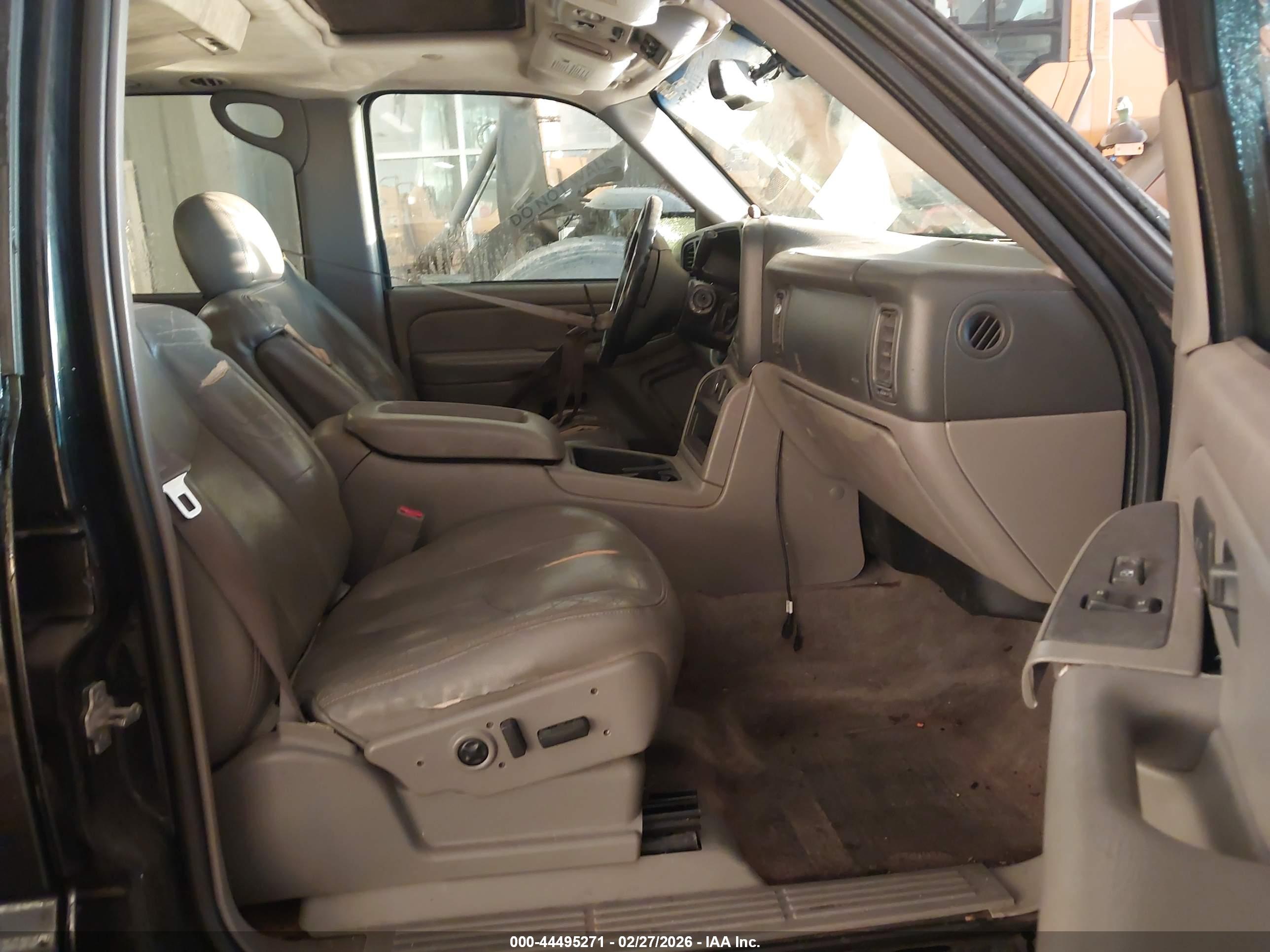 CHEVROLET SUBURBAN image 5