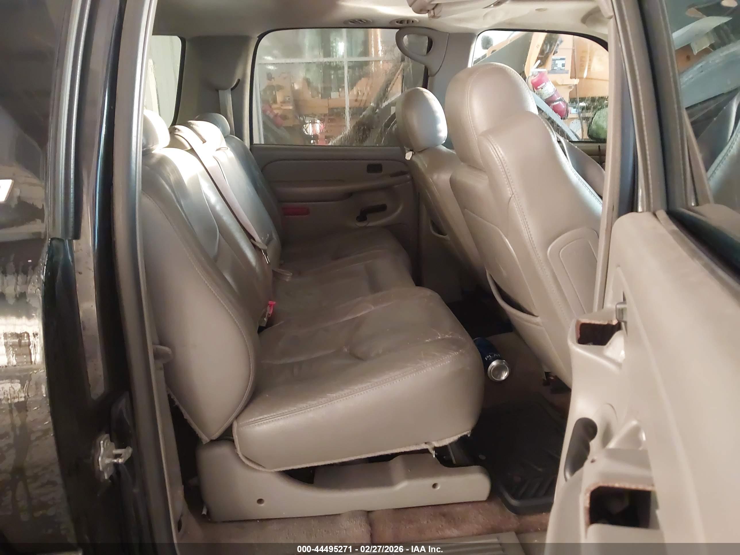 CHEVROLET SUBURBAN image 8