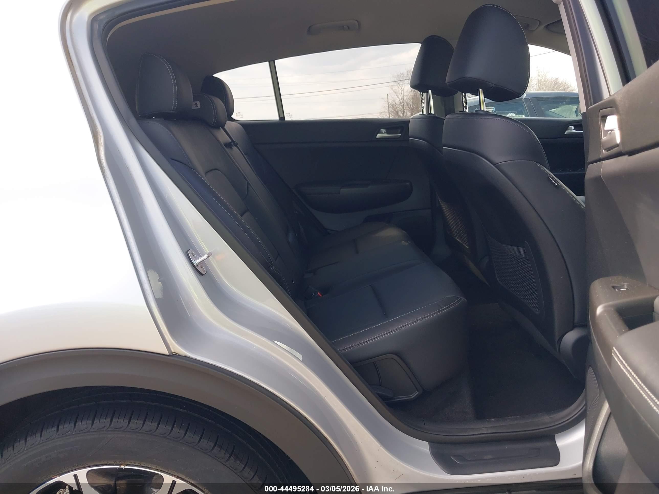 KIA SPORTAGE image 8