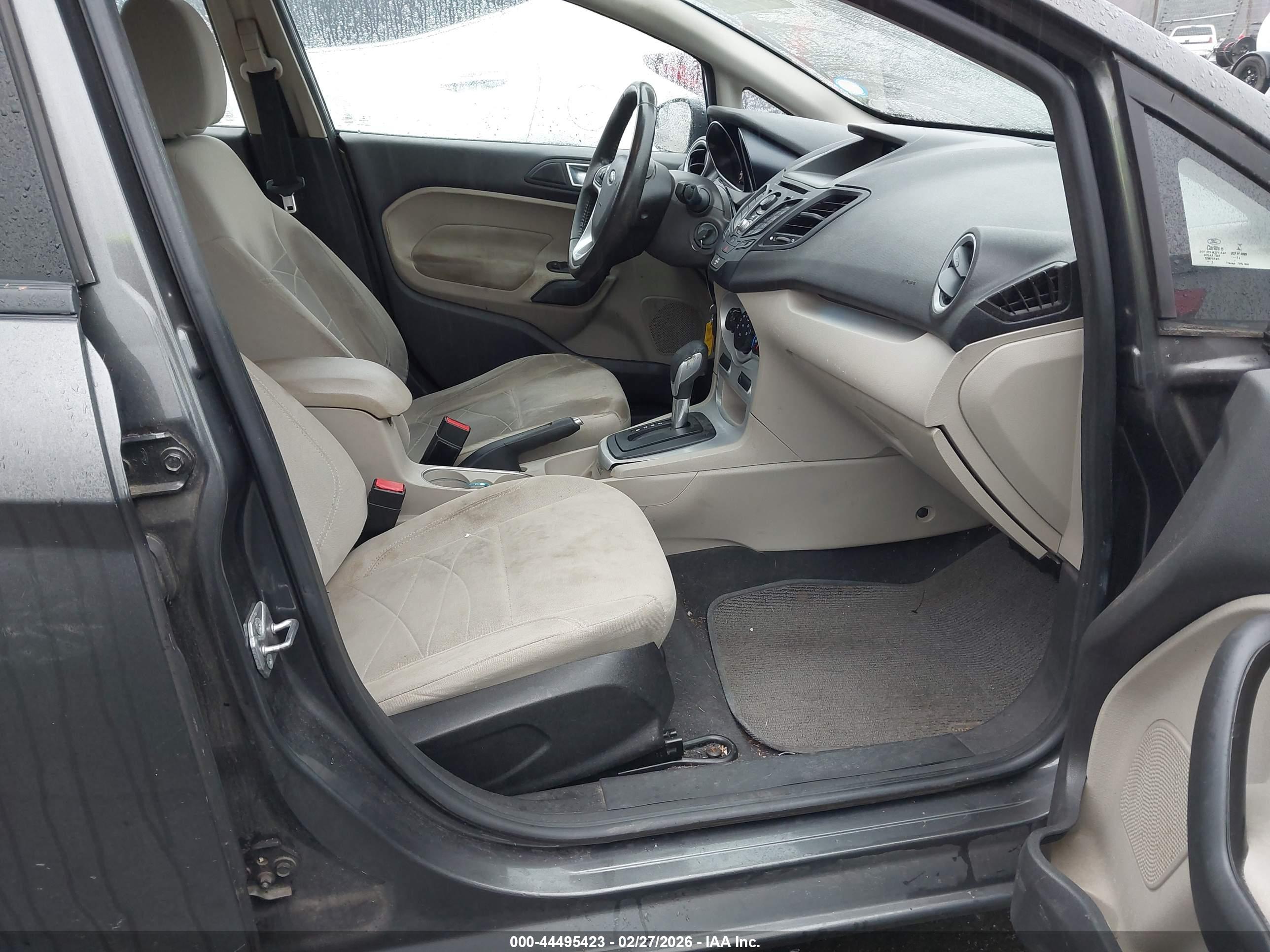 FORD FIESTA image 5