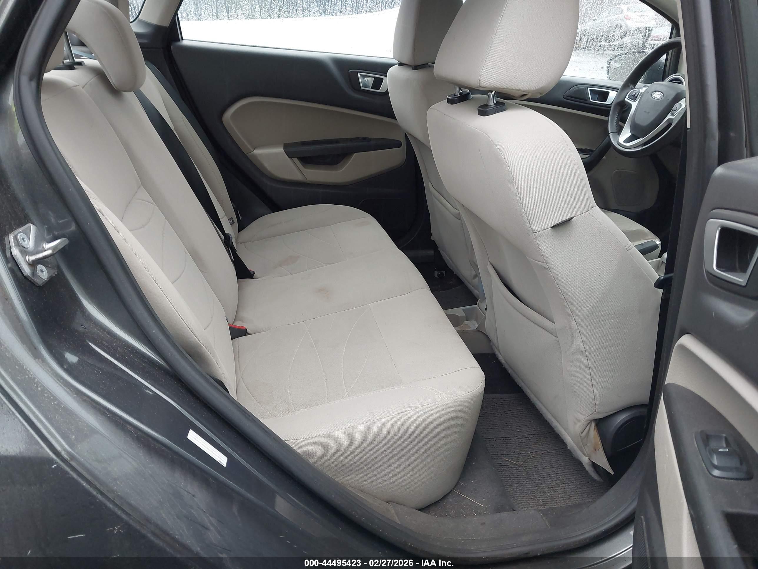 FORD FIESTA image 8