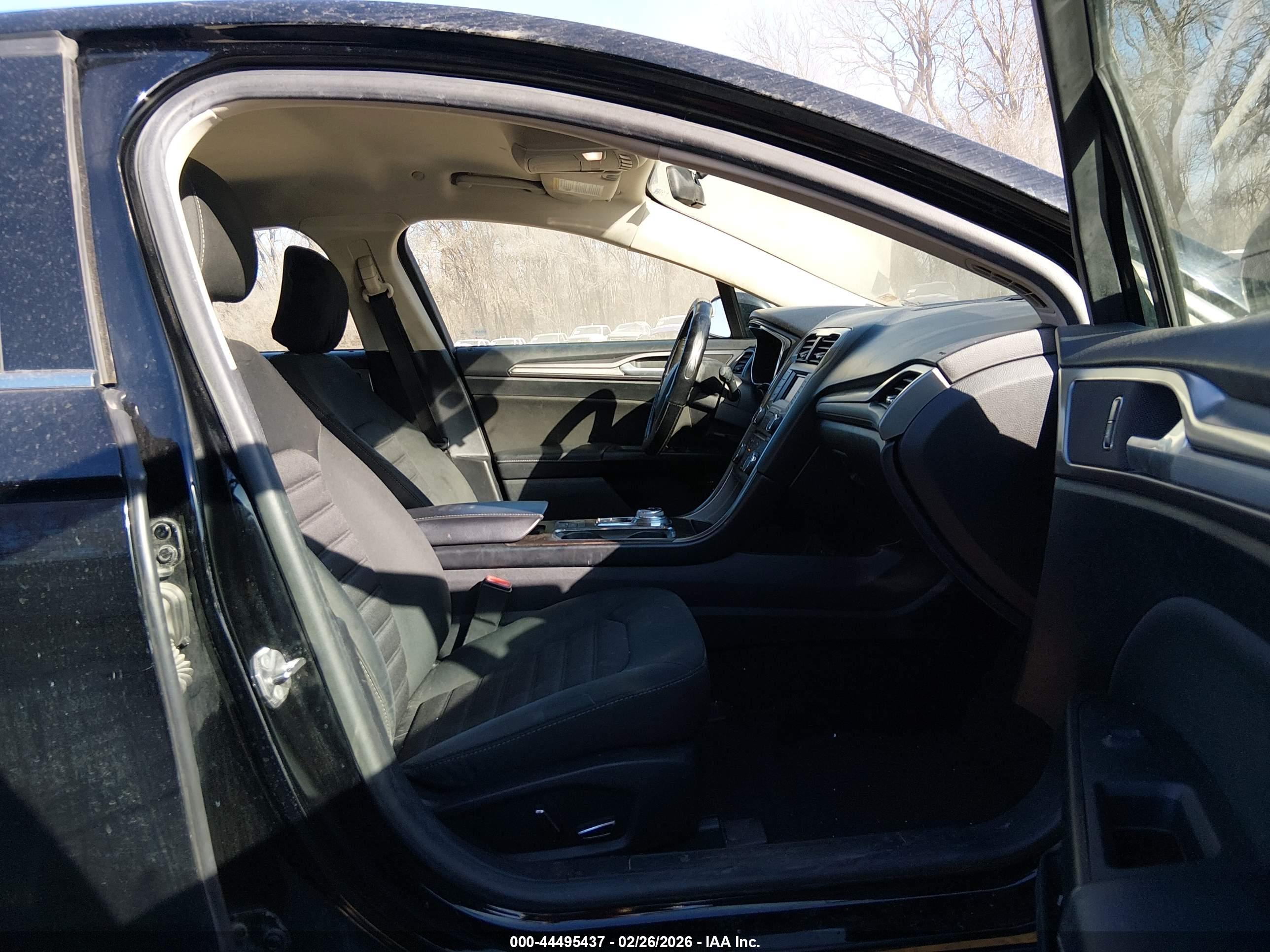 FORD FUSION image 5