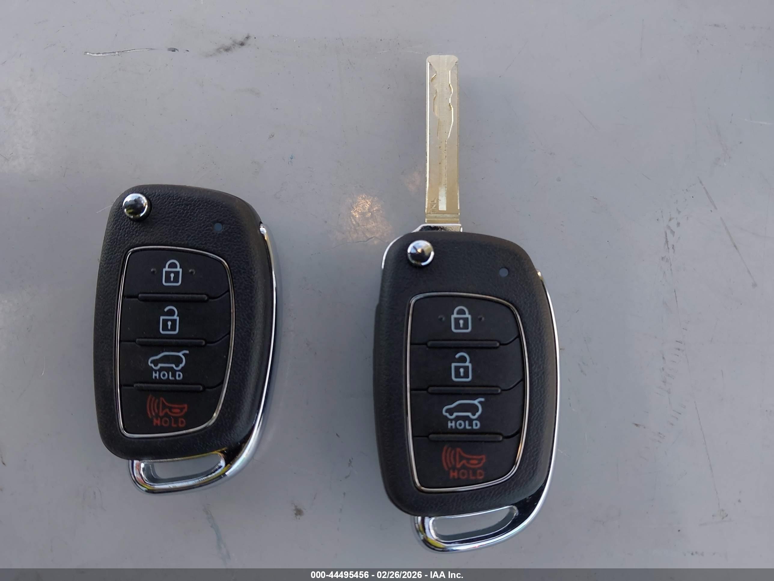 HYUNDAI TUCSON image 11