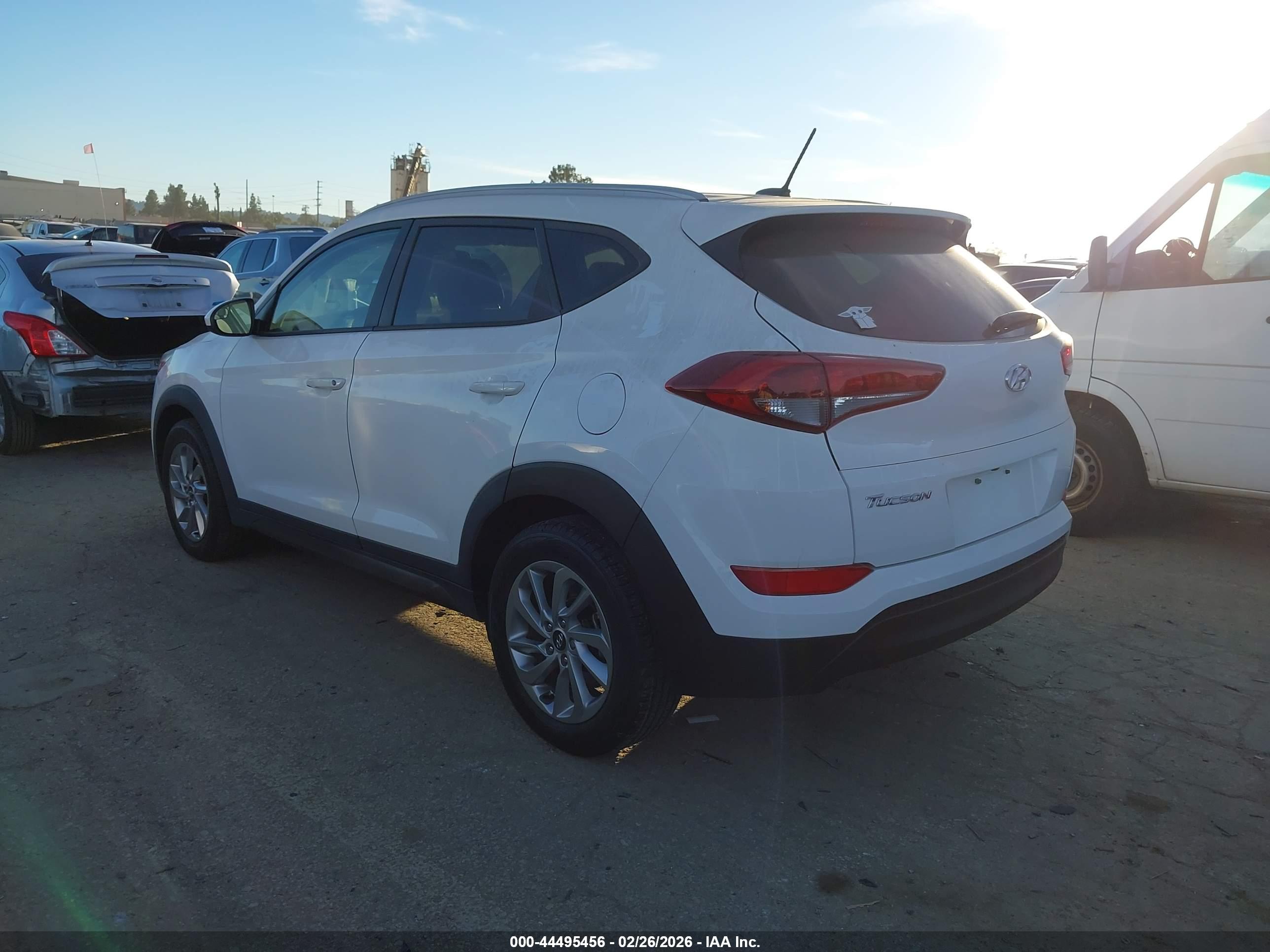 HYUNDAI TUCSON image 3