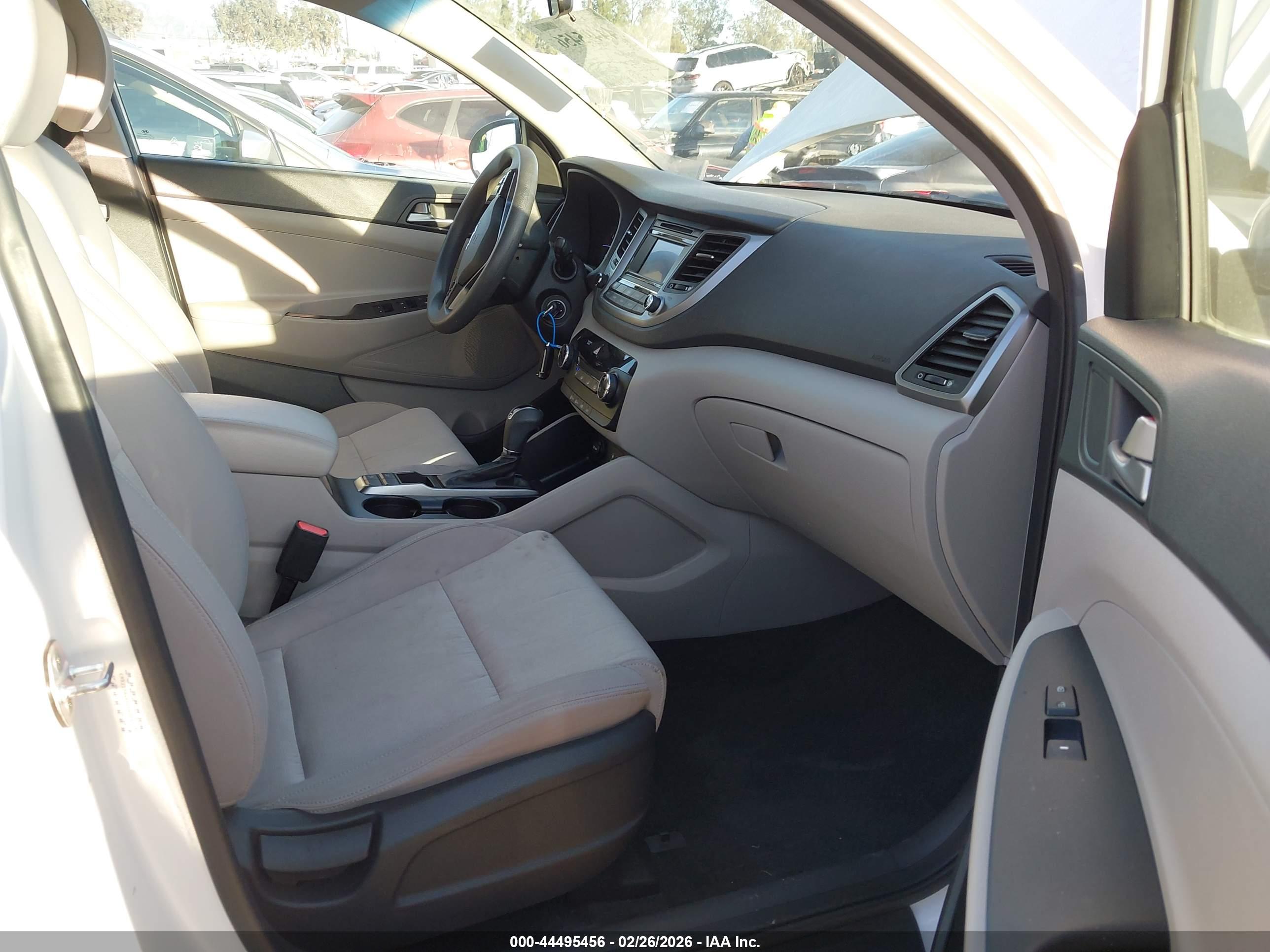 HYUNDAI TUCSON image 5