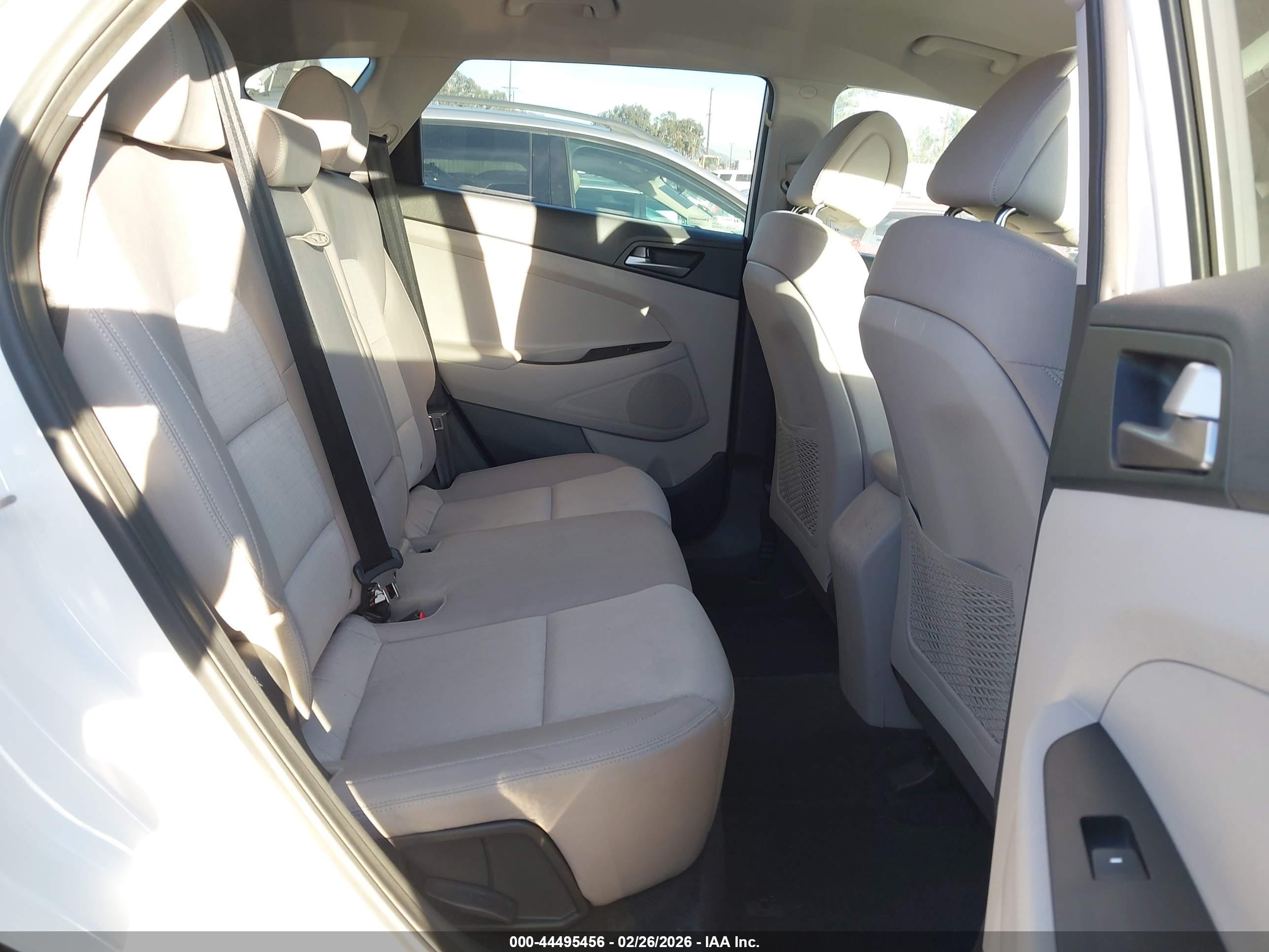 HYUNDAI TUCSON image 8