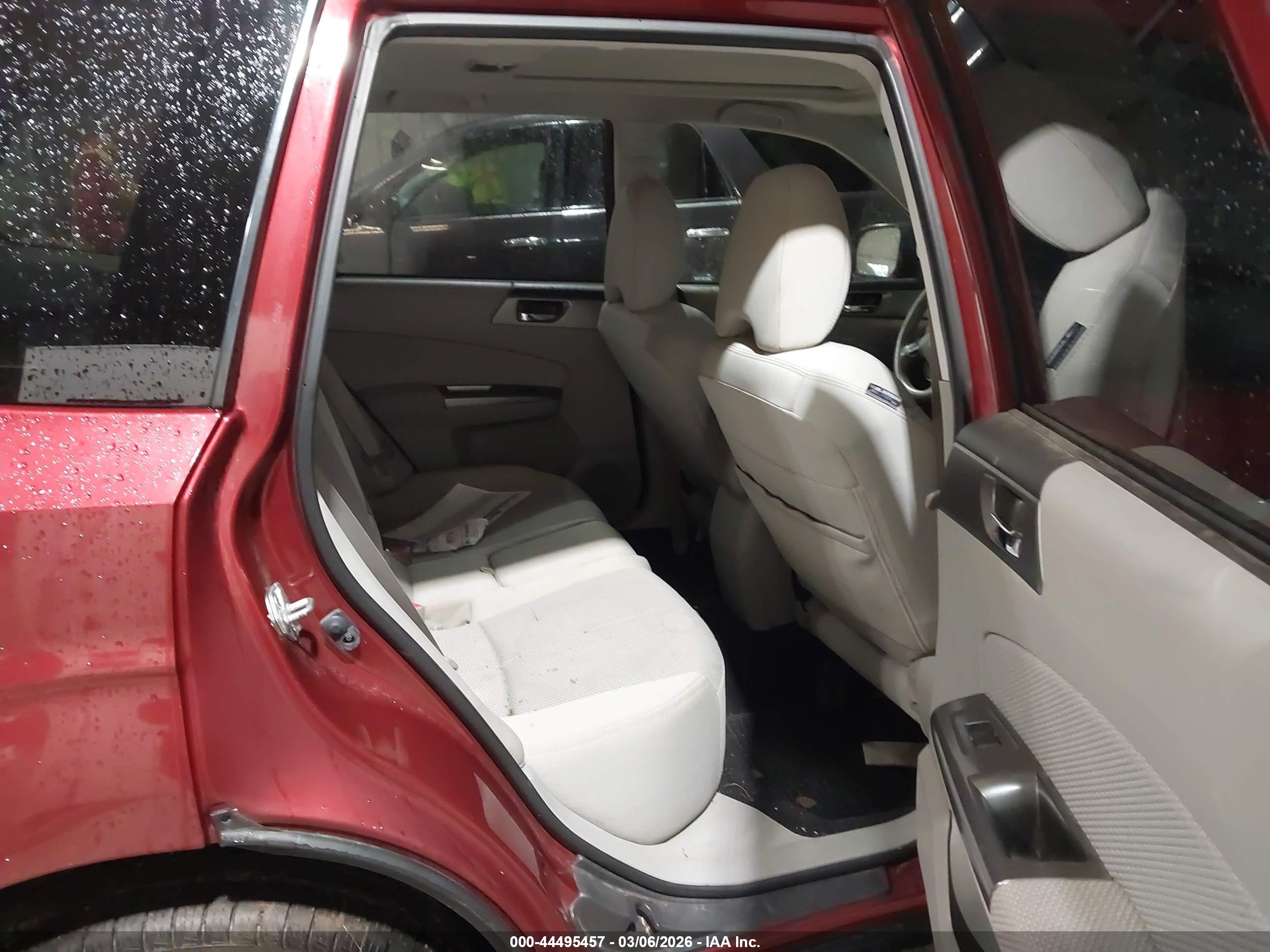SUBARU FORESTER image 8