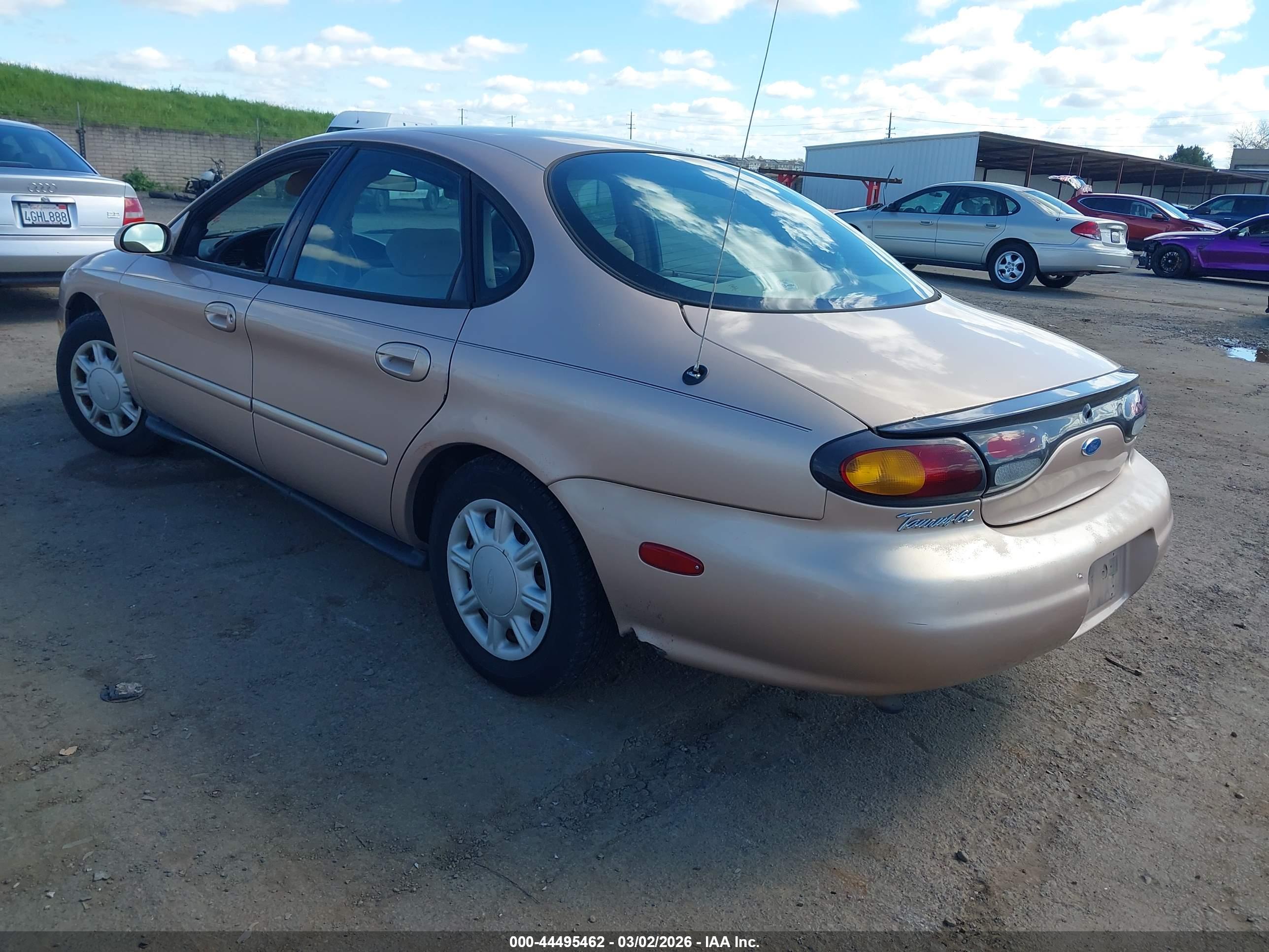 FORD TAURUS image 3