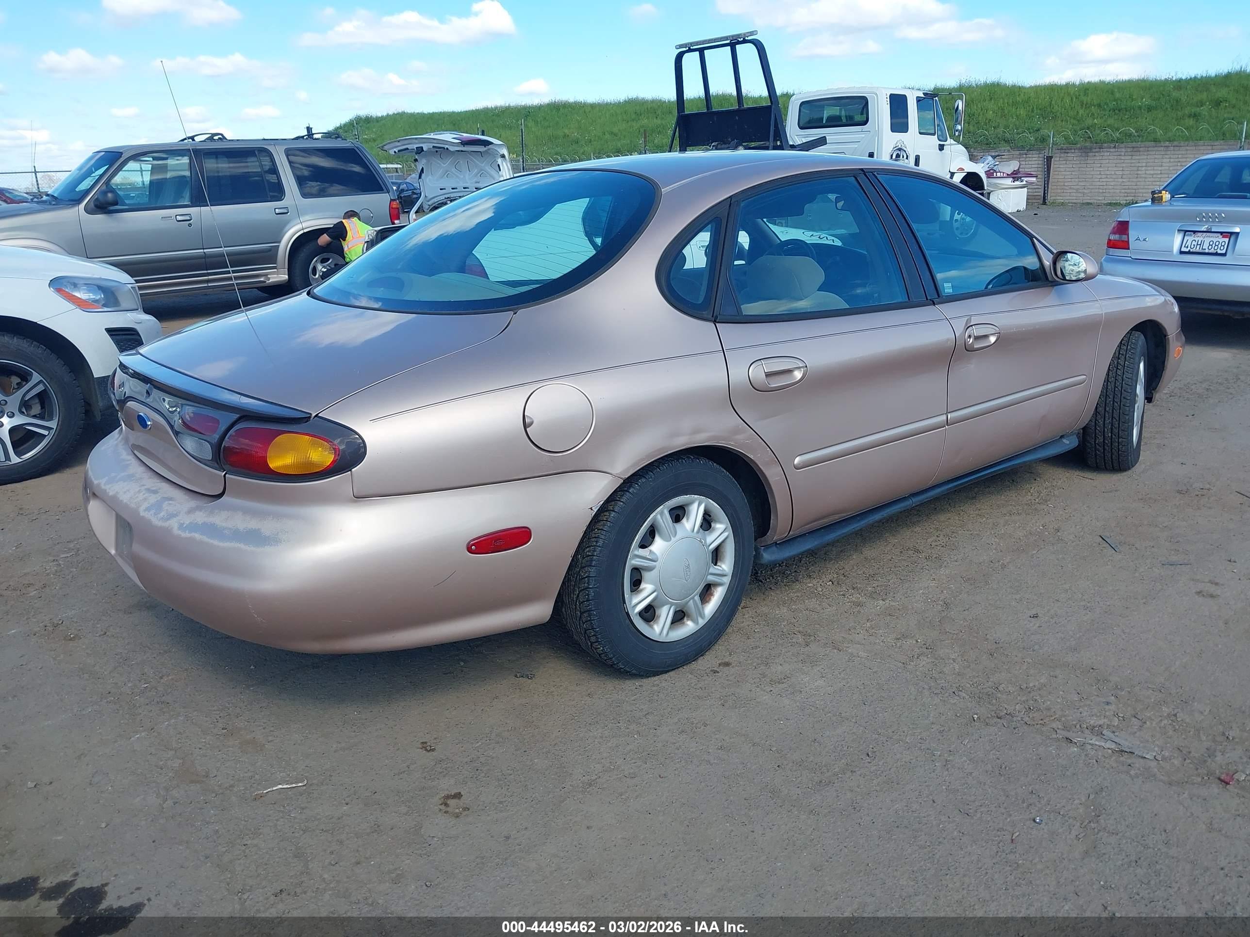 FORD TAURUS image 4