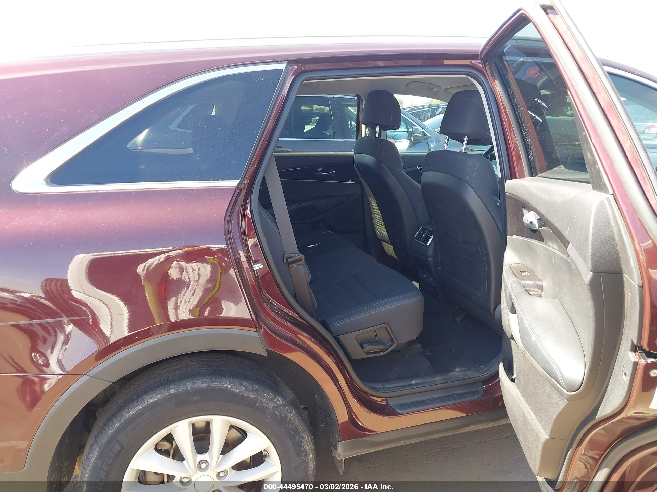 KIA SORENTO image 8
