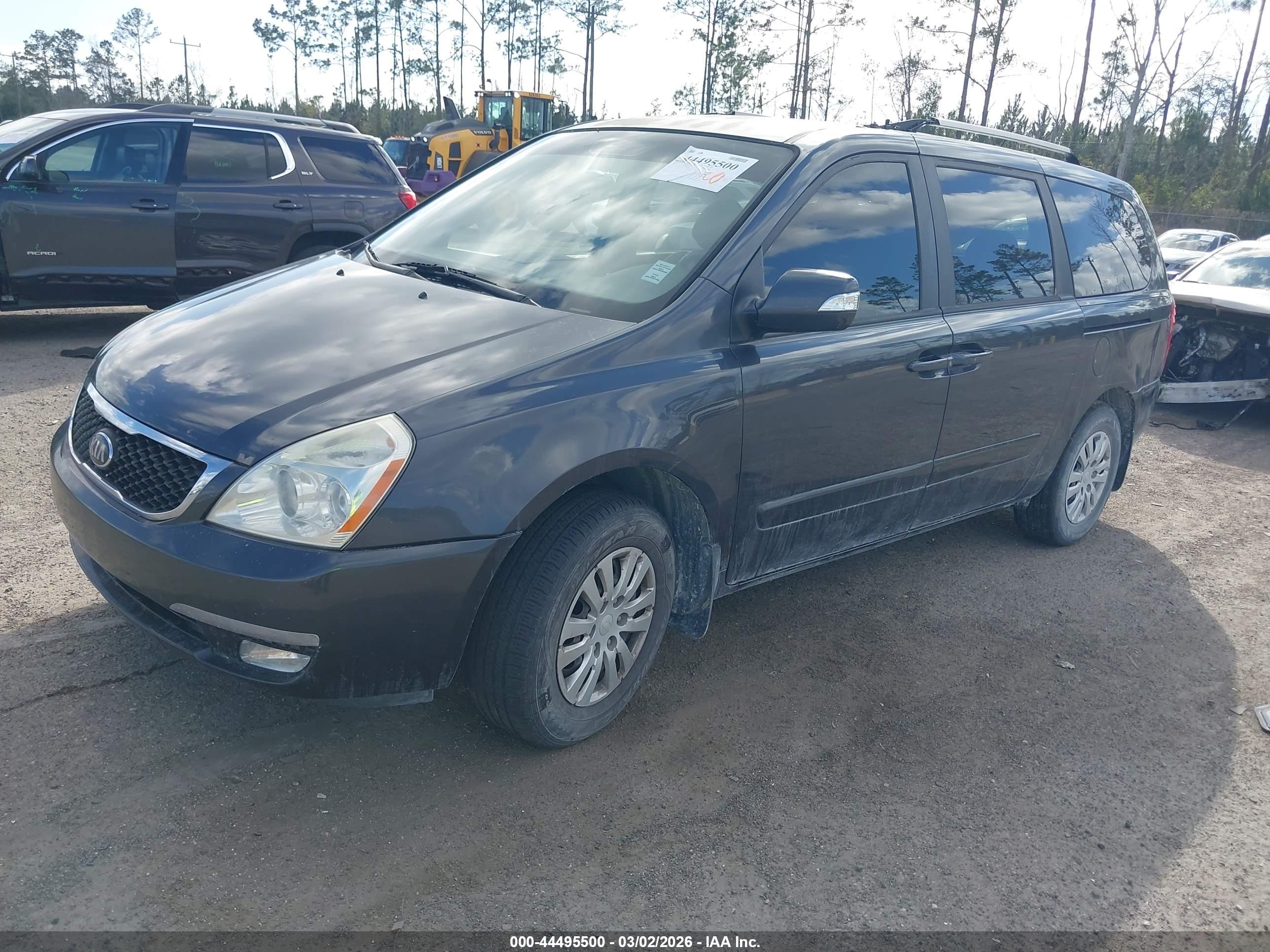 KIA SEDONA image 2