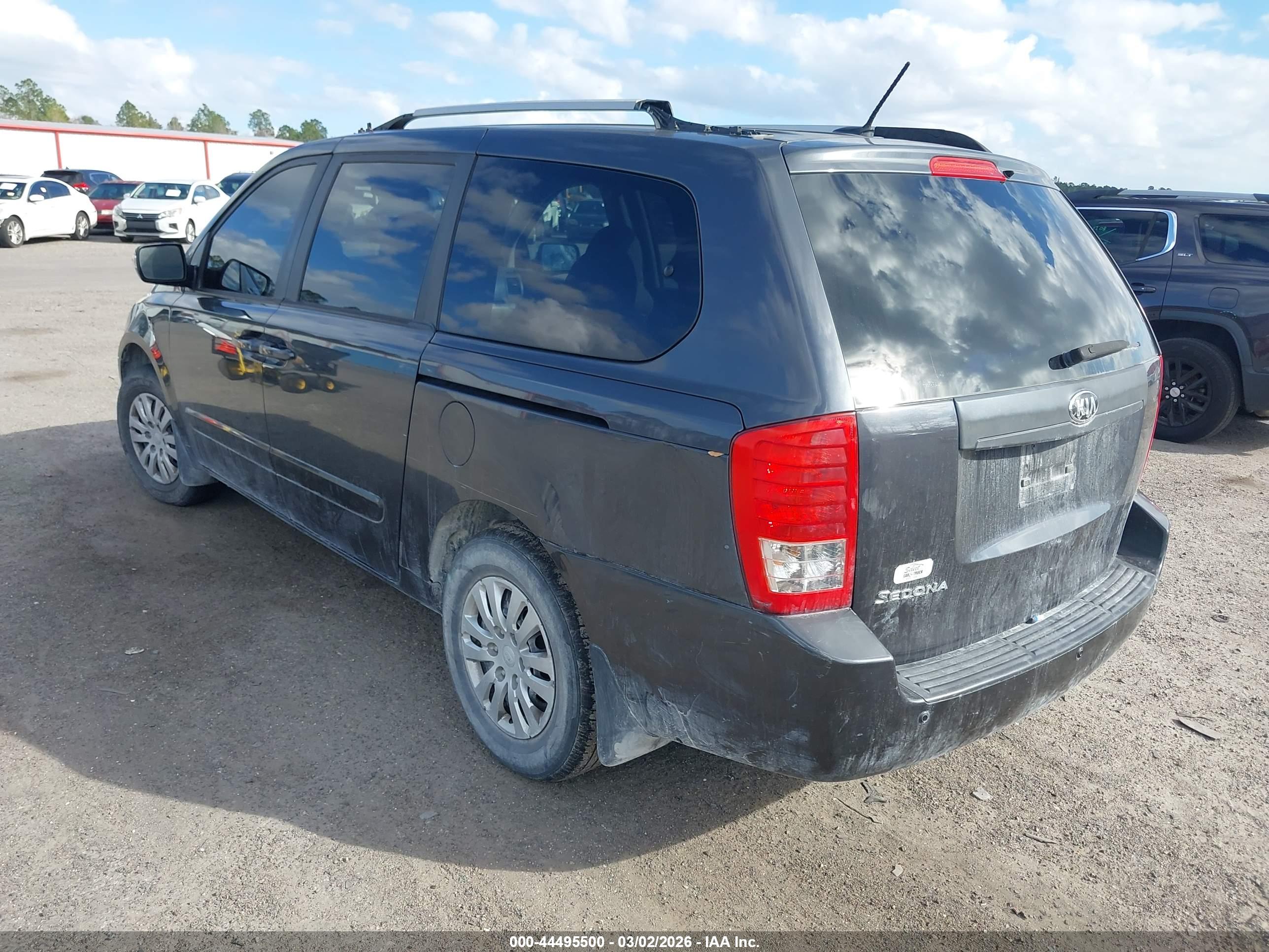 KIA SEDONA image 3