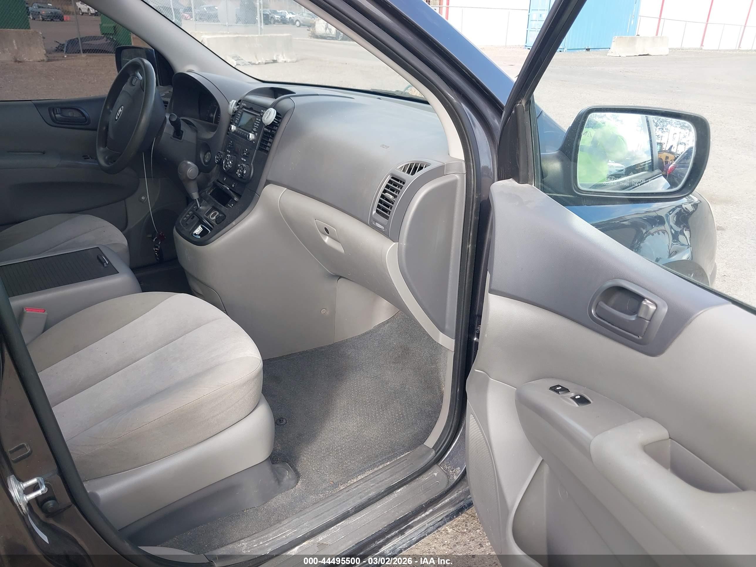 KIA SEDONA image 5