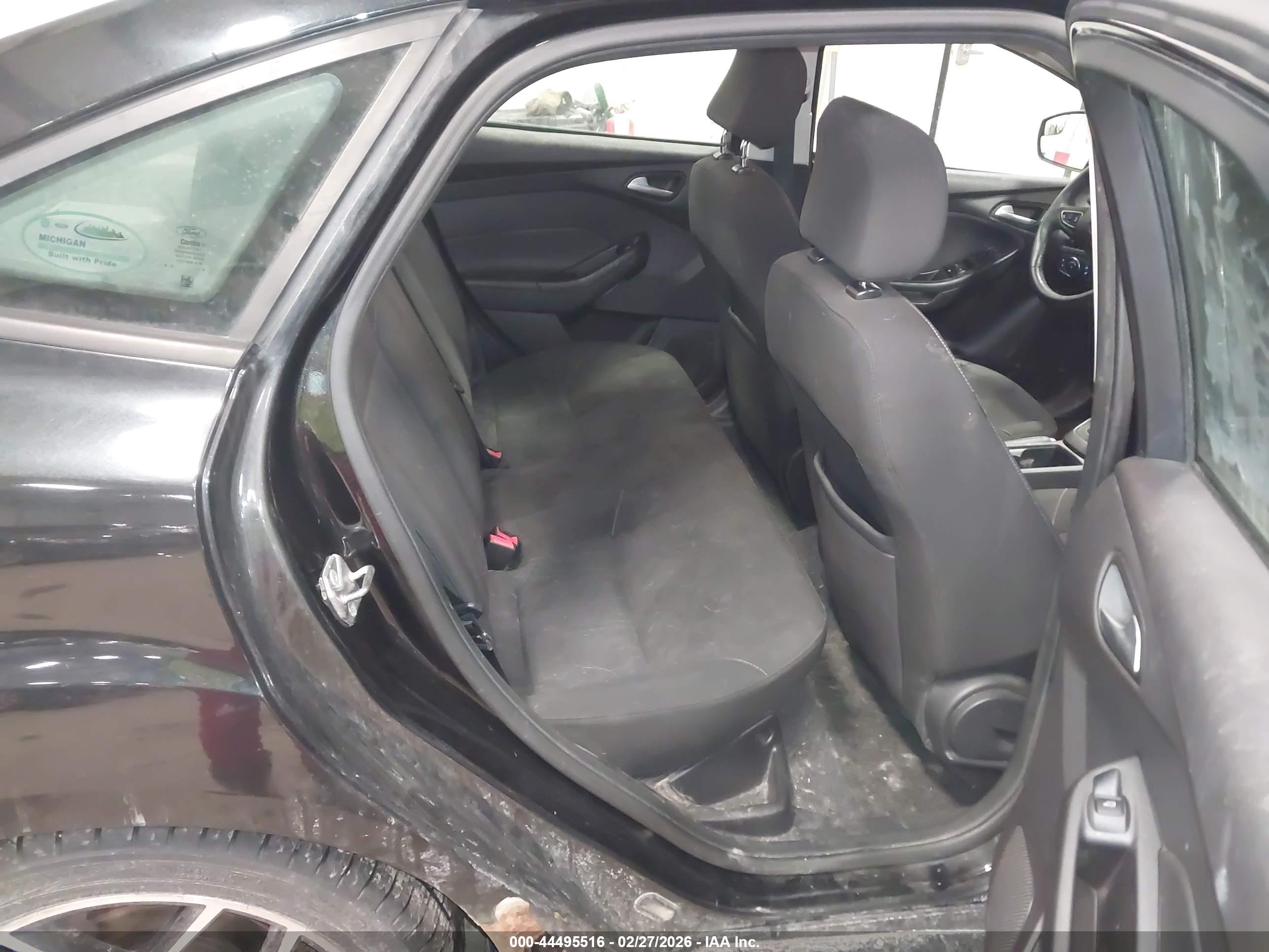 FORD FOCUS image 8