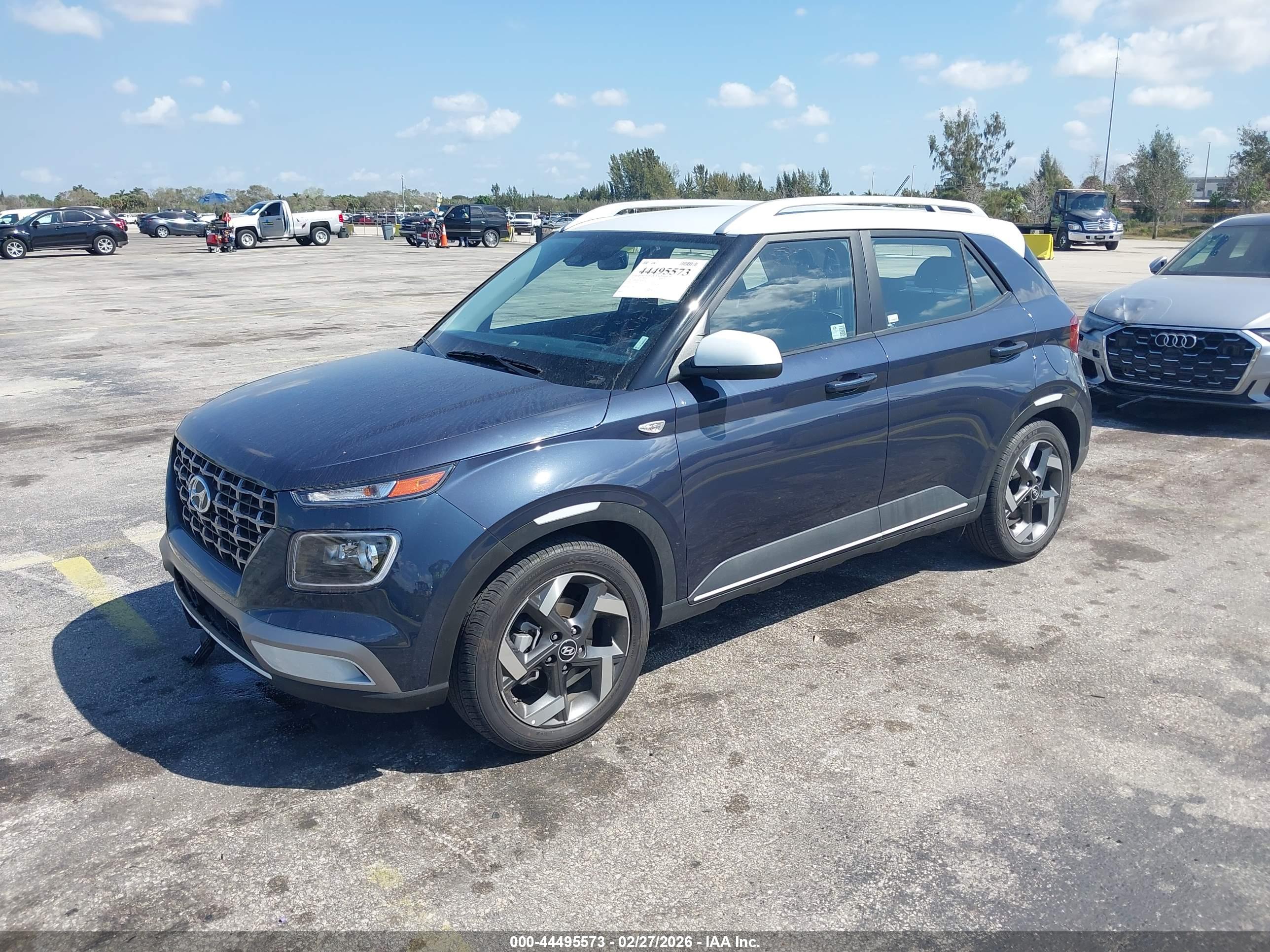 HYUNDAI VENUE image 2
