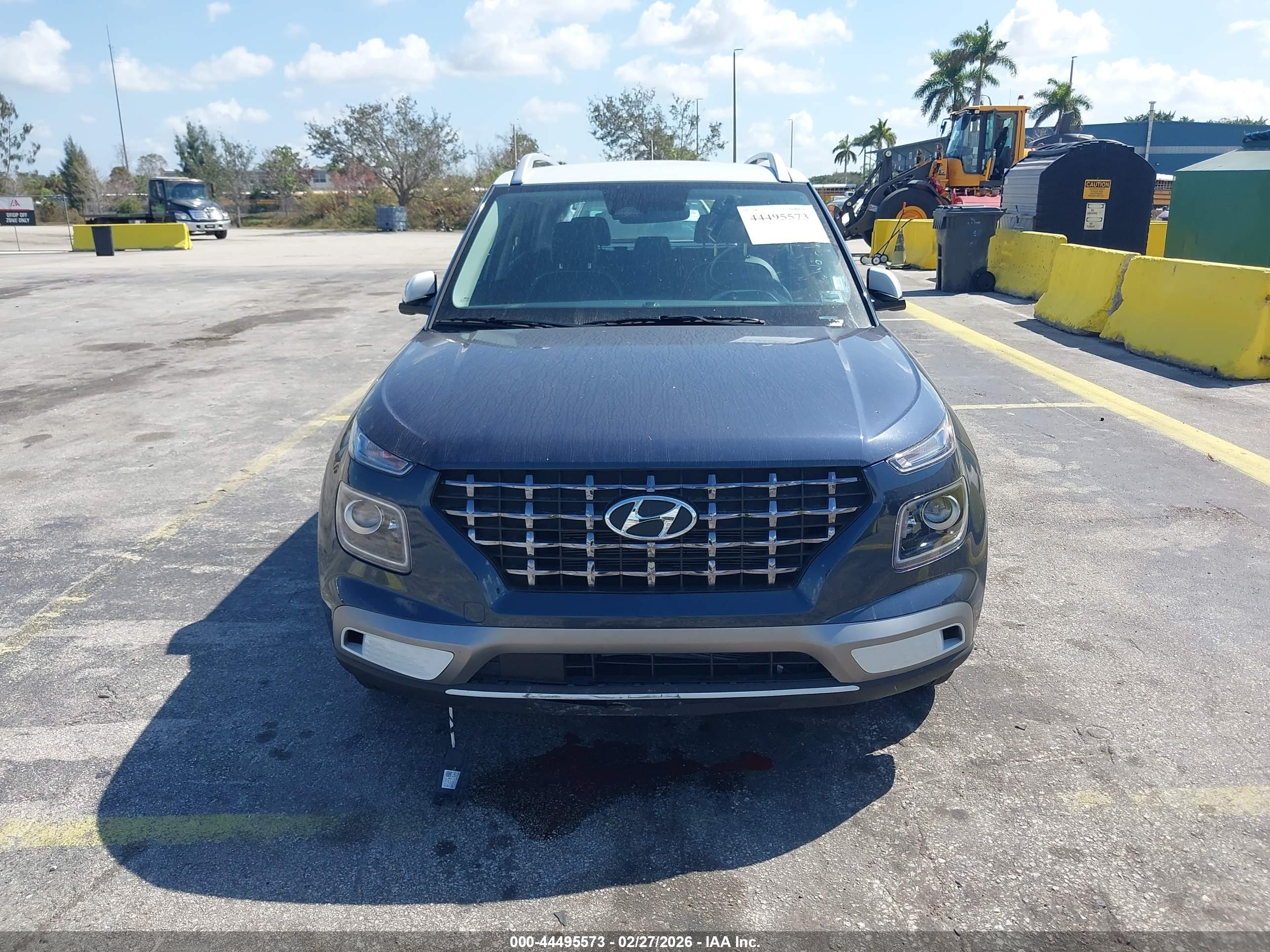 HYUNDAI VENUE image 6