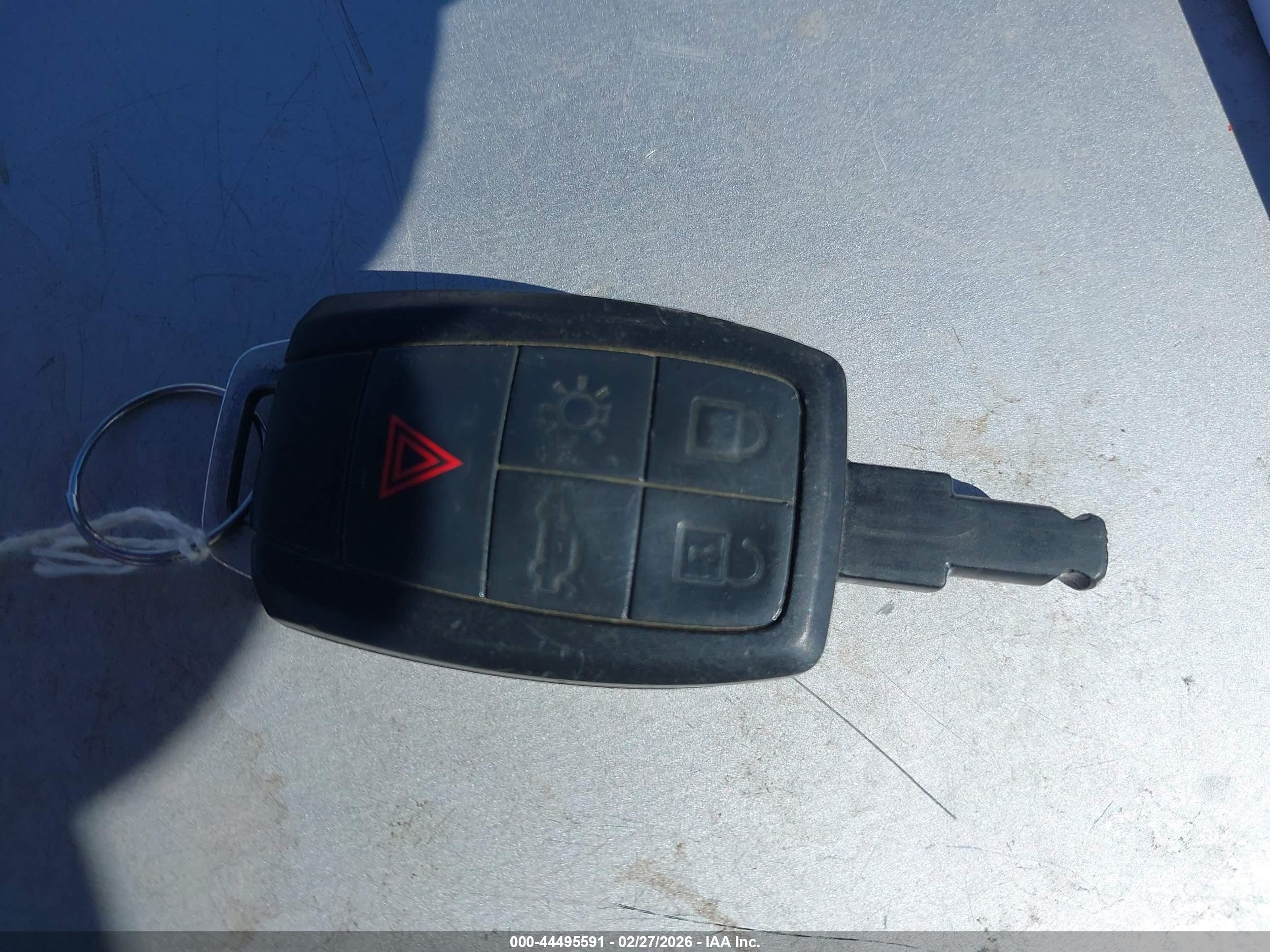 VOLVO V50 image 11