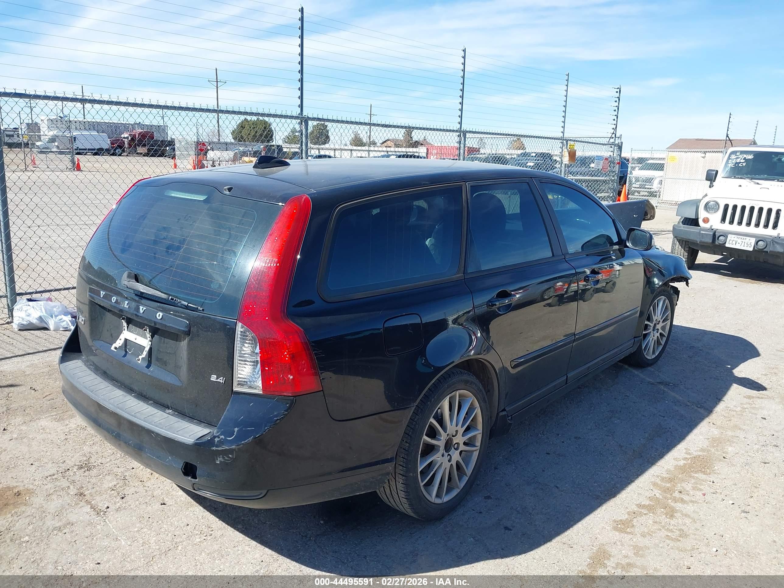 VOLVO V50 image 4