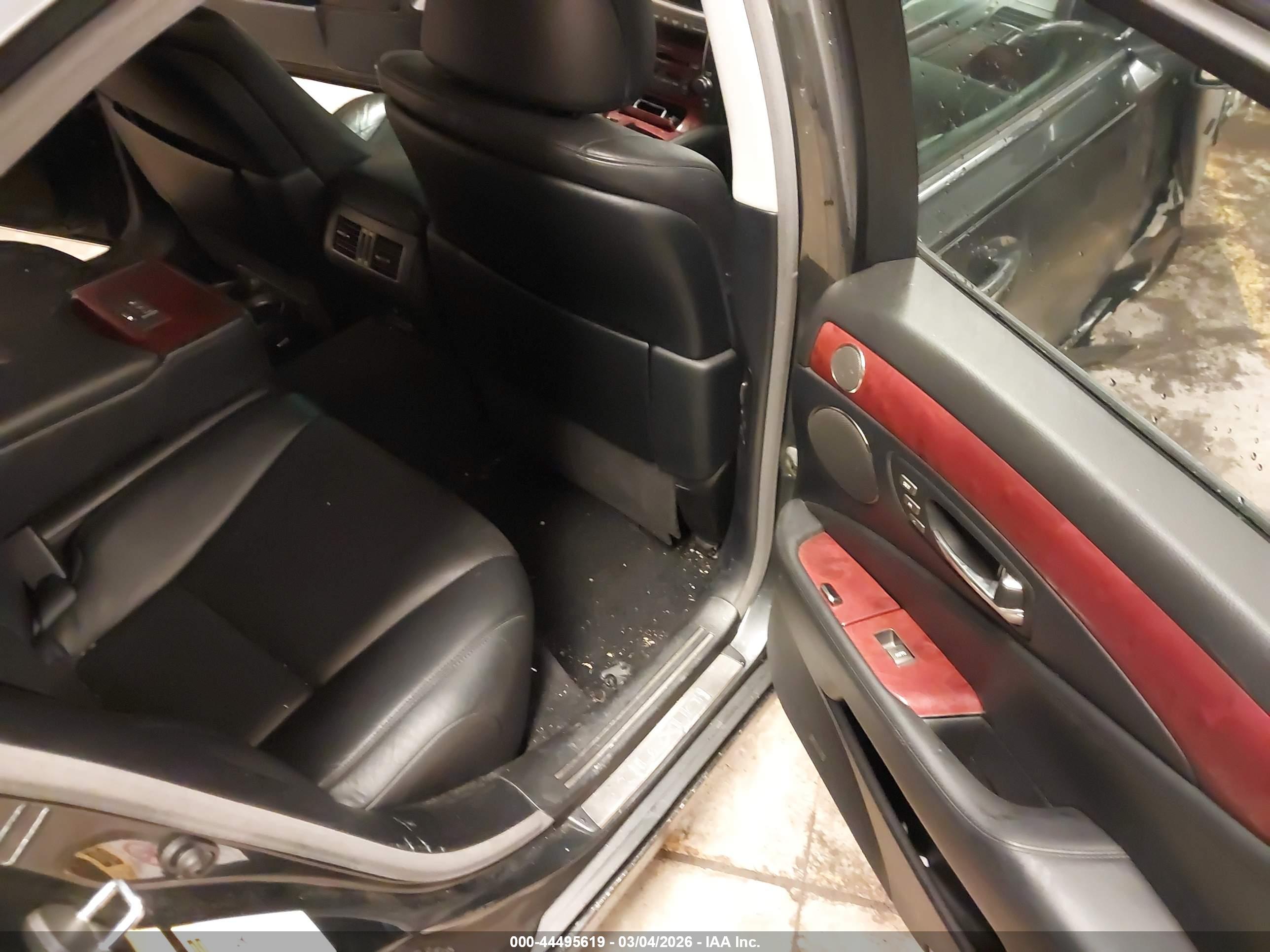 LEXUS LS image 8