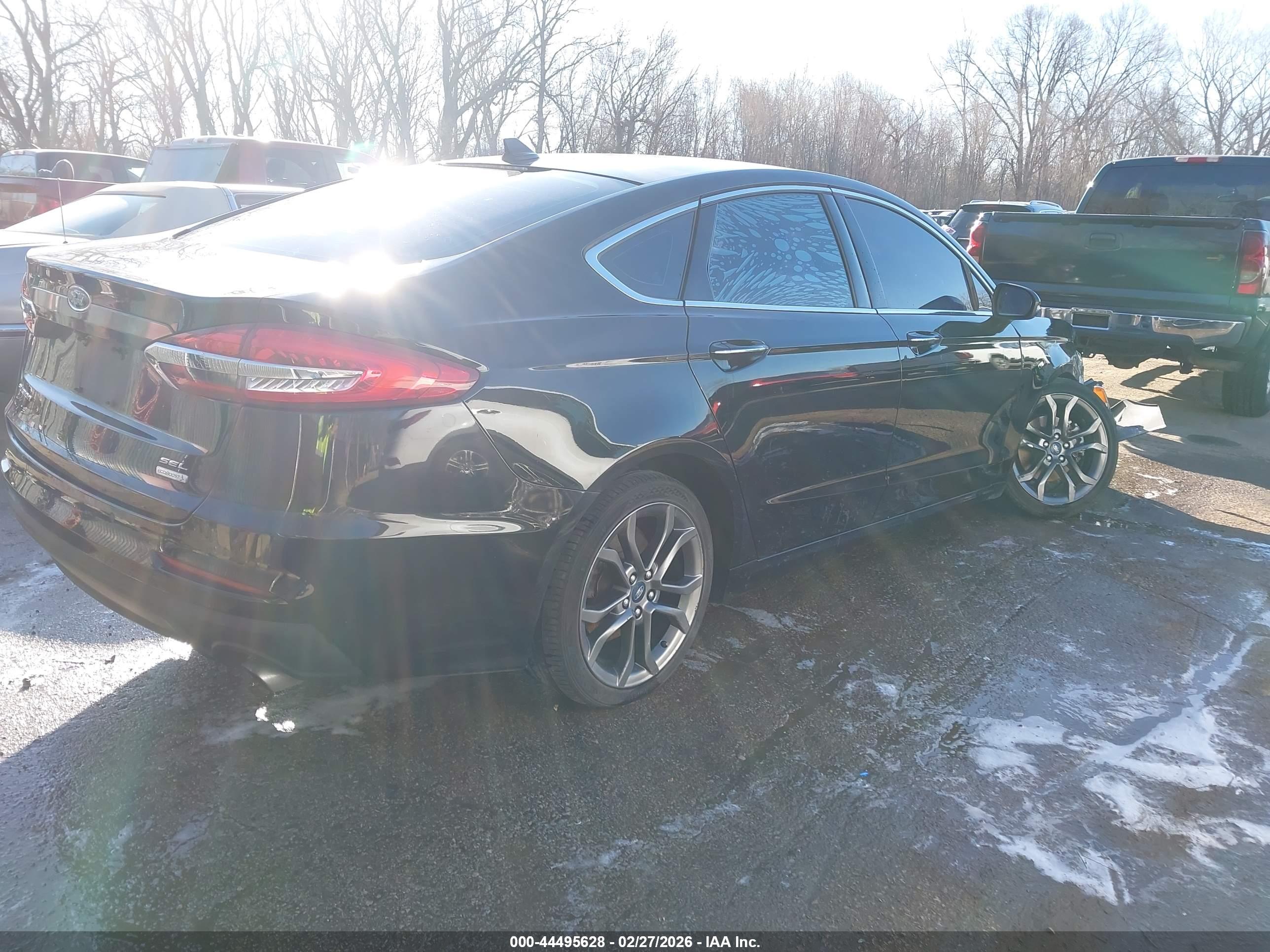 FORD FUSION image 4