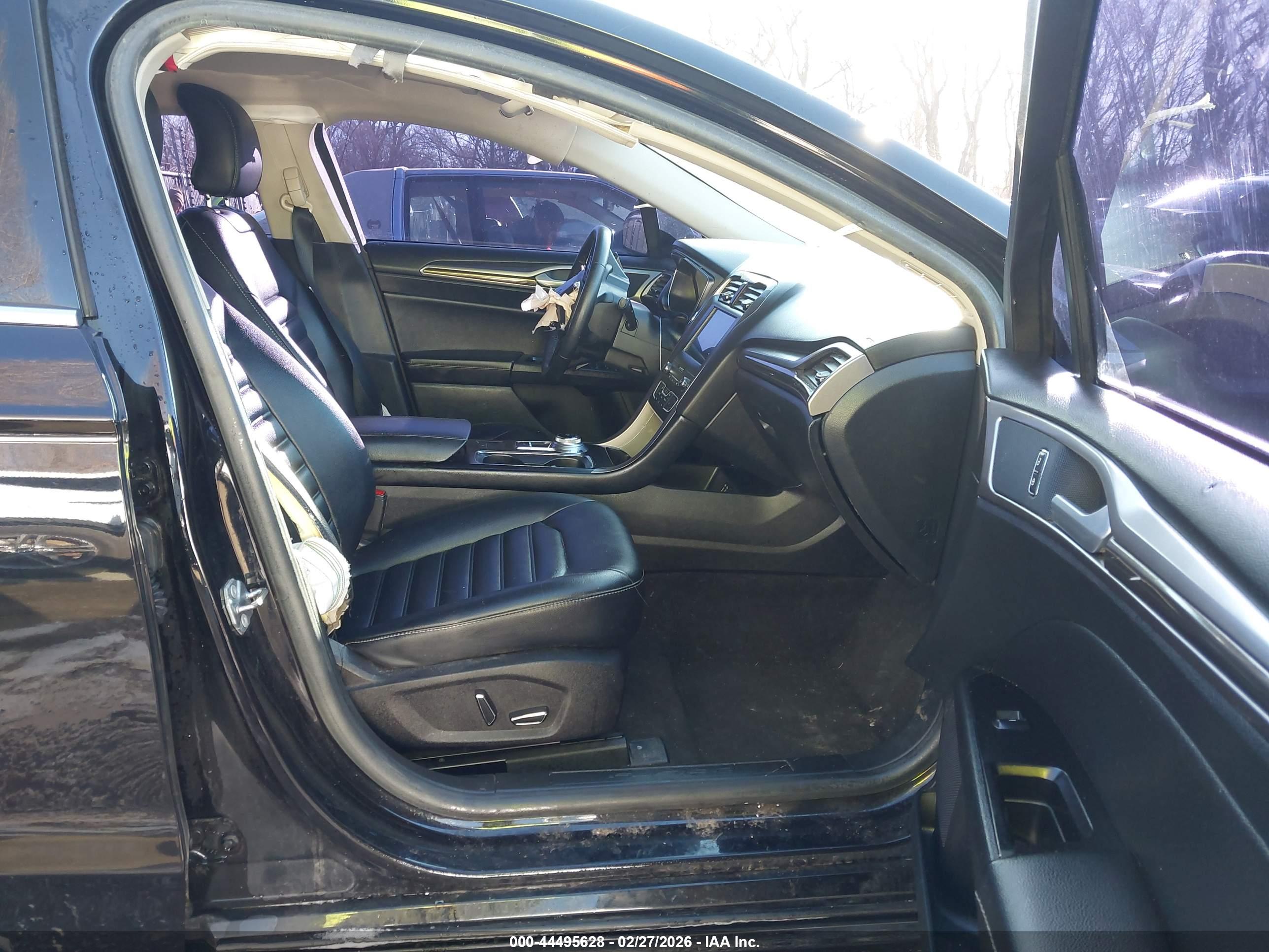 FORD FUSION image 5