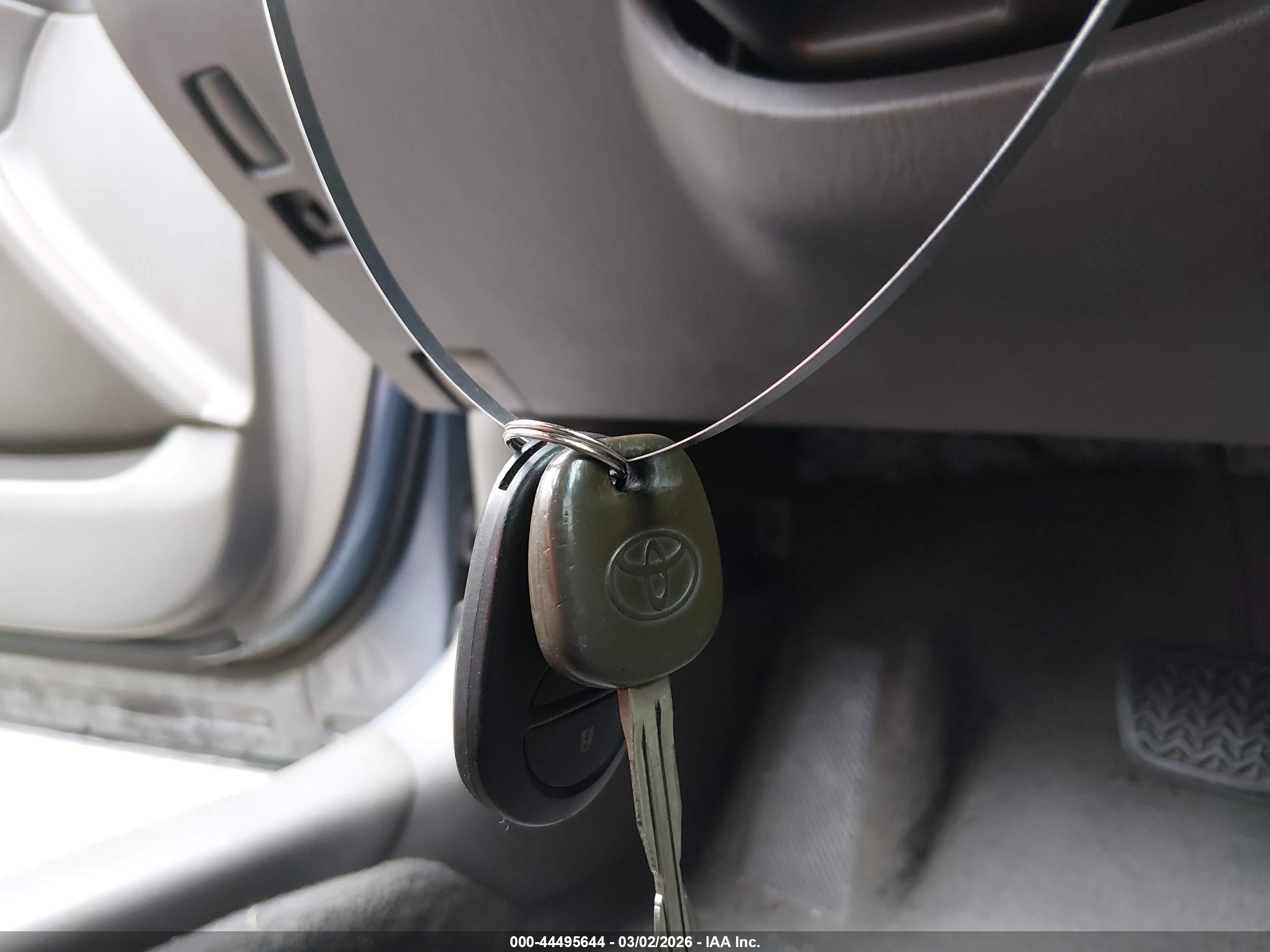 TOYOTA CAMRY image 11