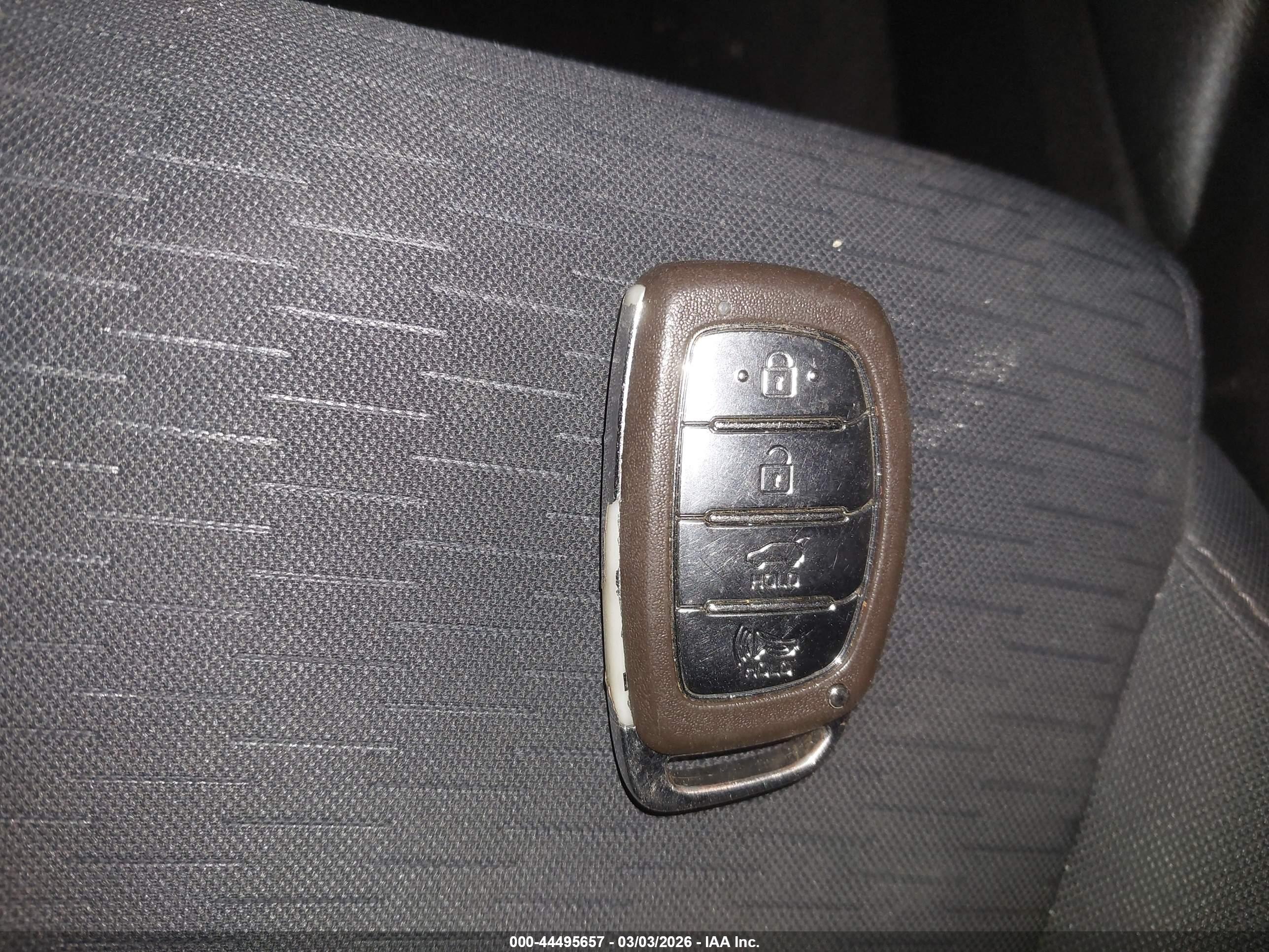 HYUNDAI TUCSON image 11