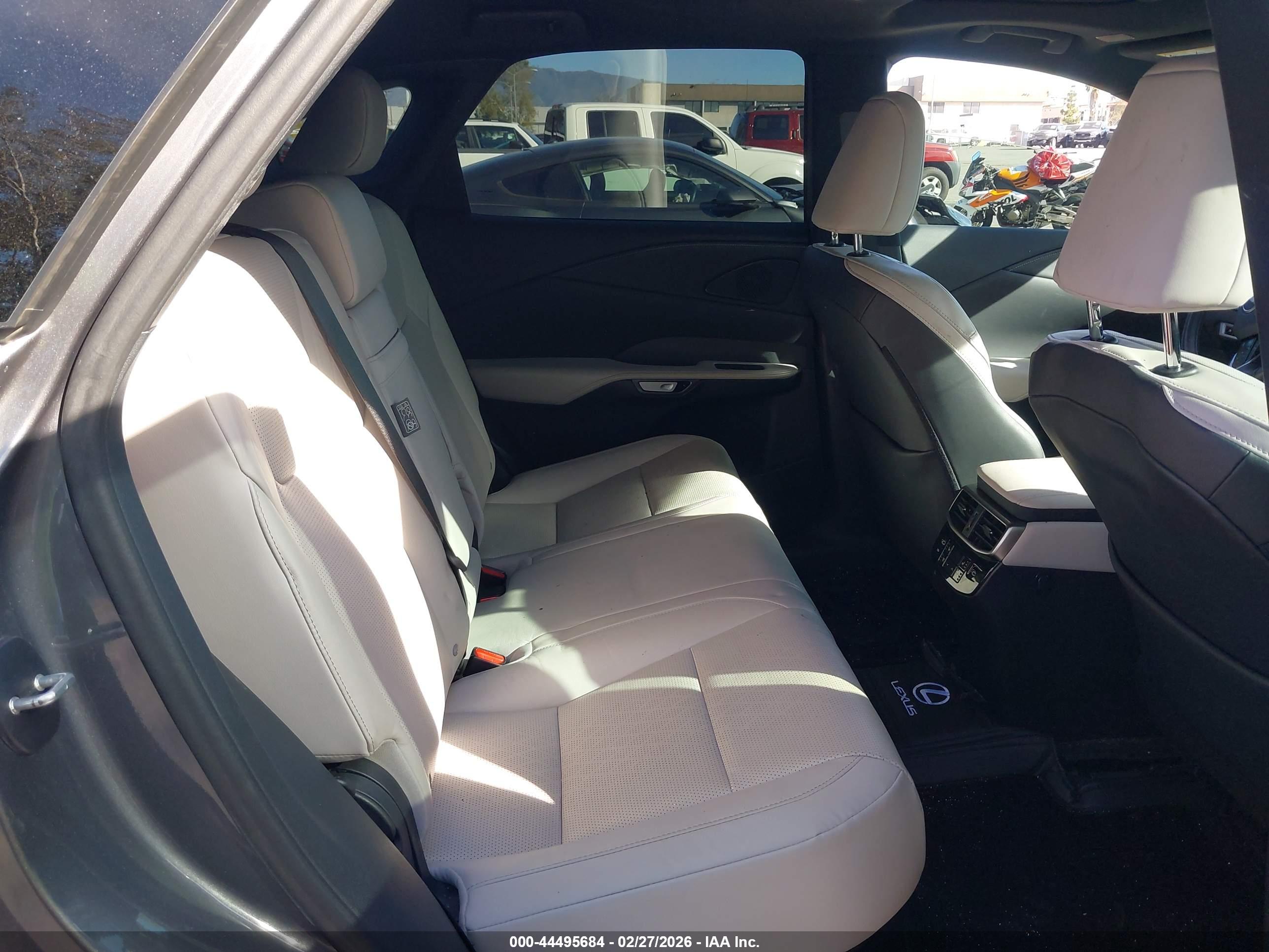 LEXUS RX image 8