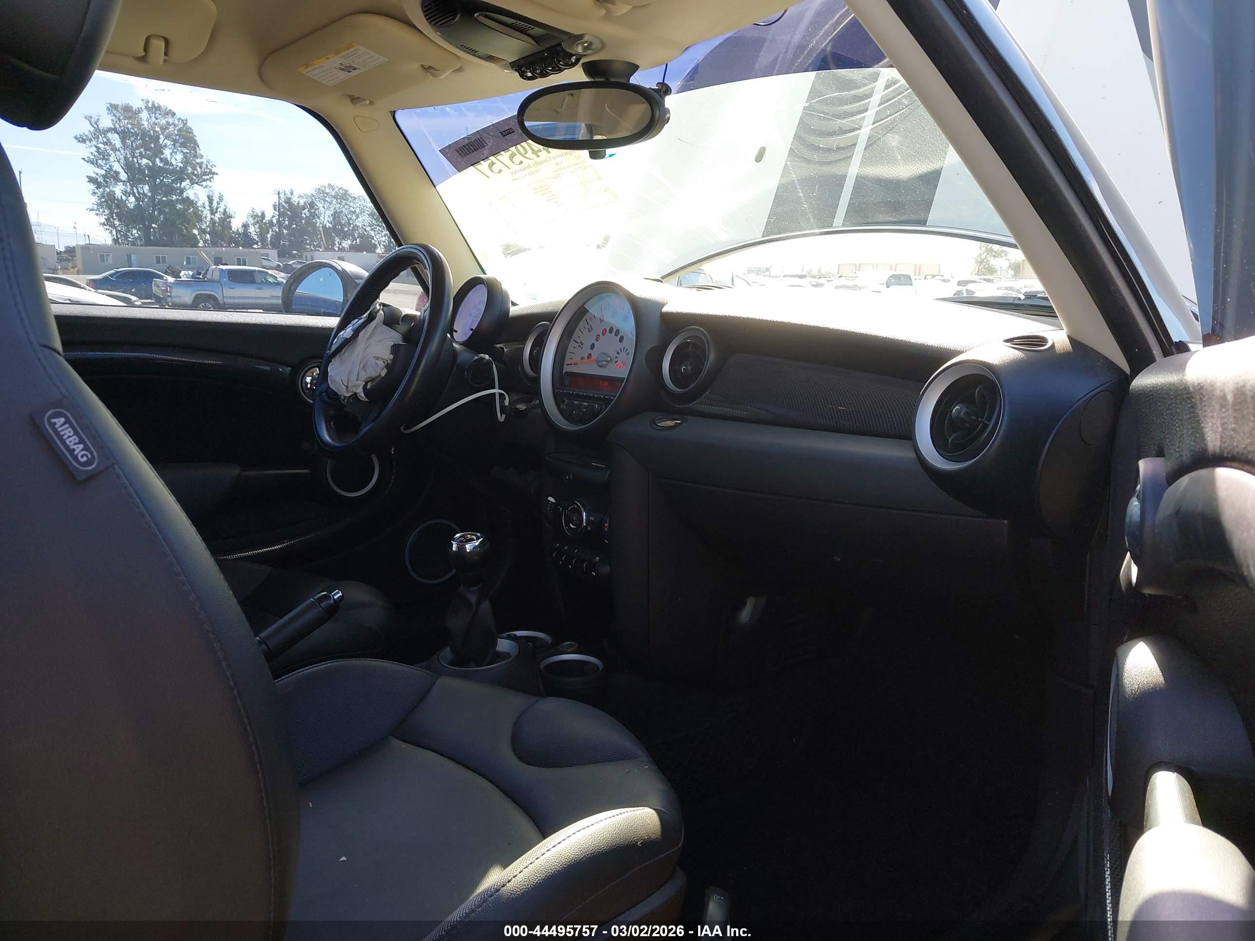 MINI COOPER image 5