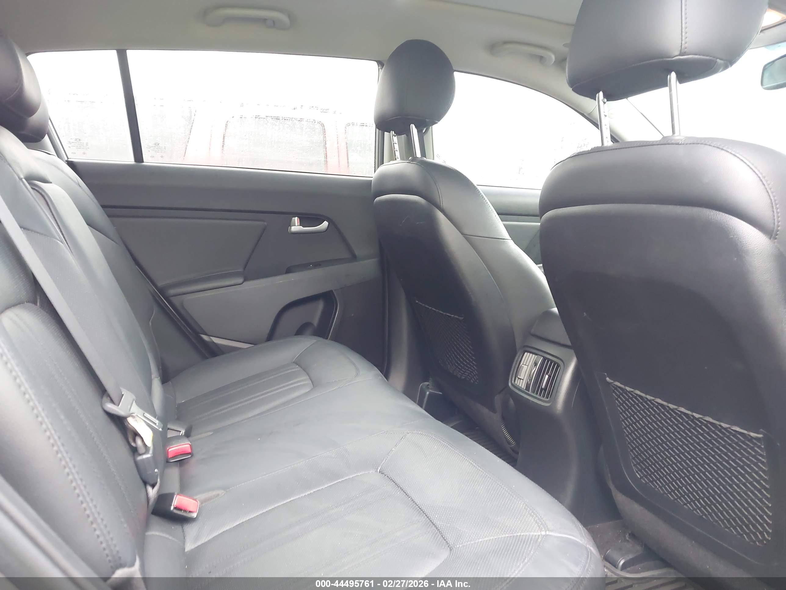 KIA SPORTAGE image 8