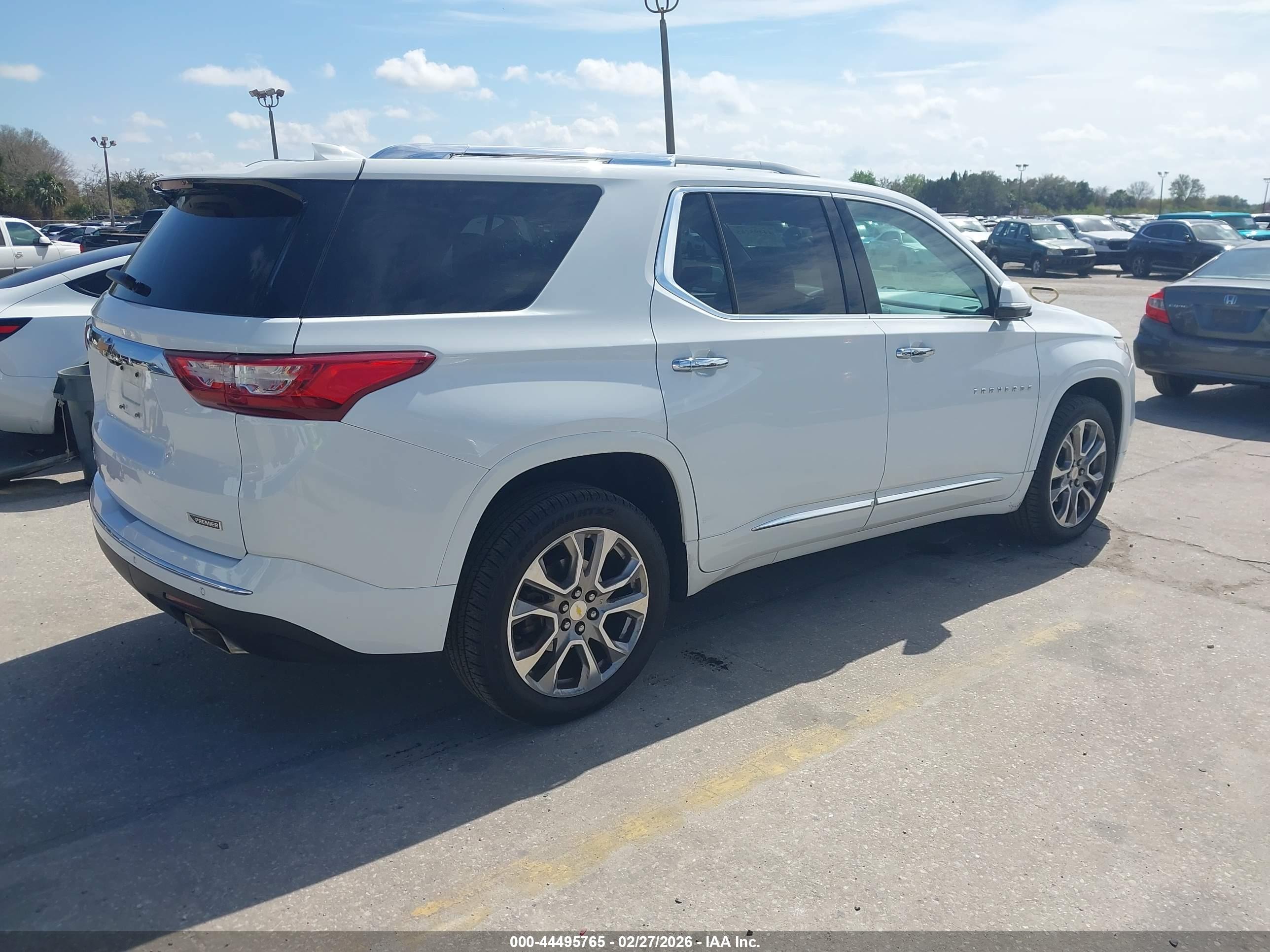CHEVROLET TRAVERSE image 4