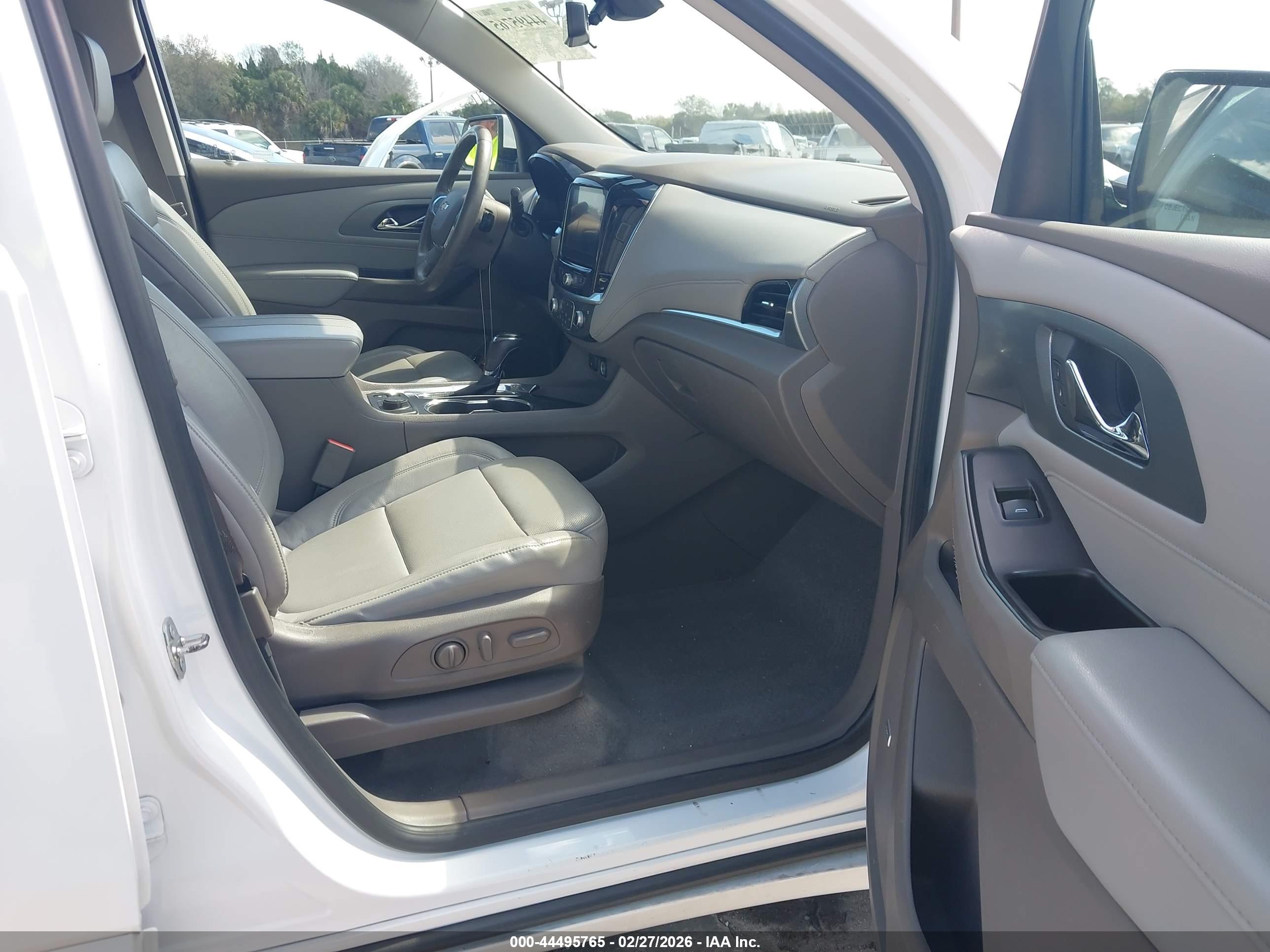 CHEVROLET TRAVERSE image 5