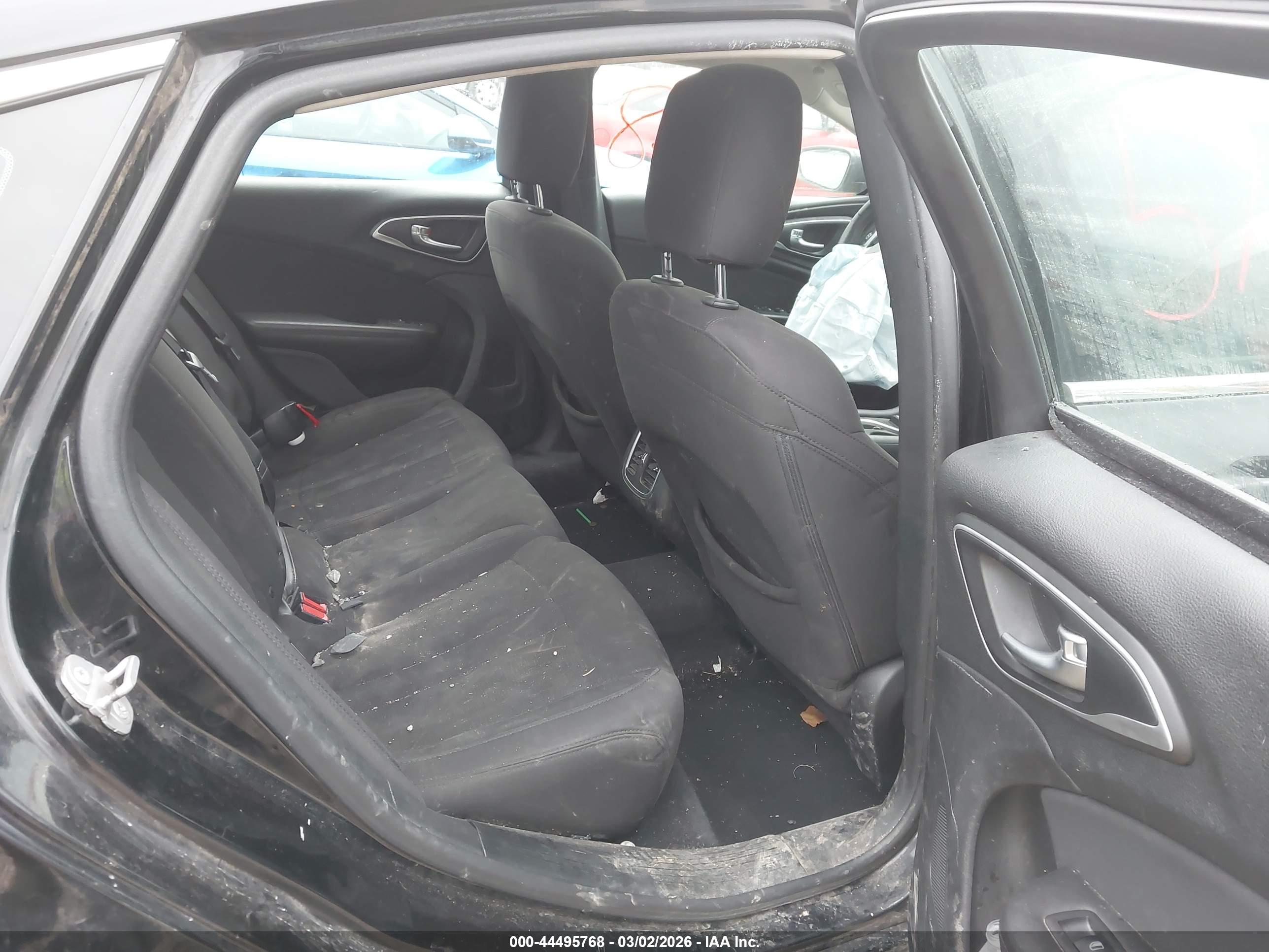 CHRYSLER 200 image 8