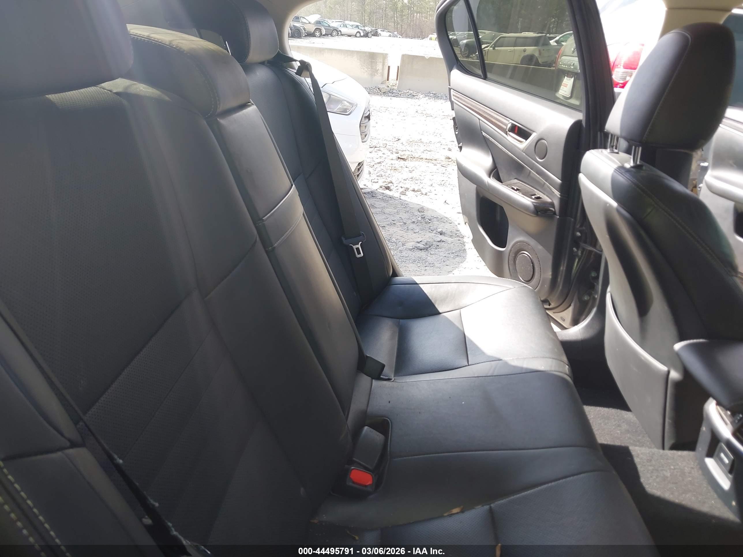 LEXUS GS image 8
