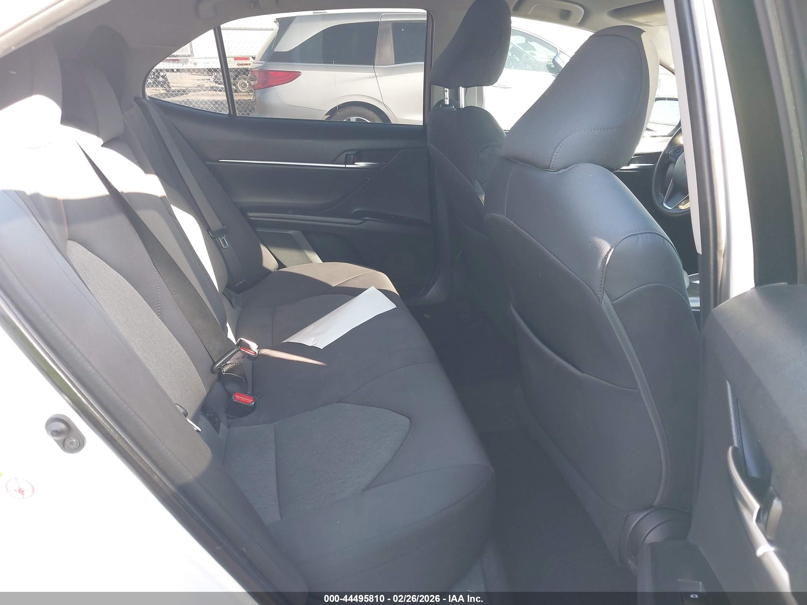 TOYOTA CAMRY image 8