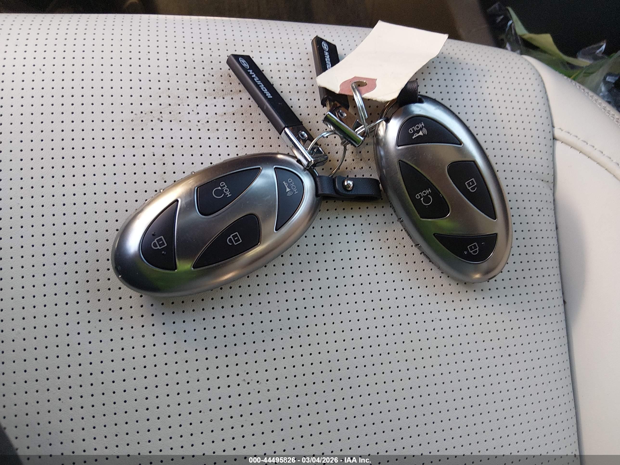 HYUNDAI SANTA image 11