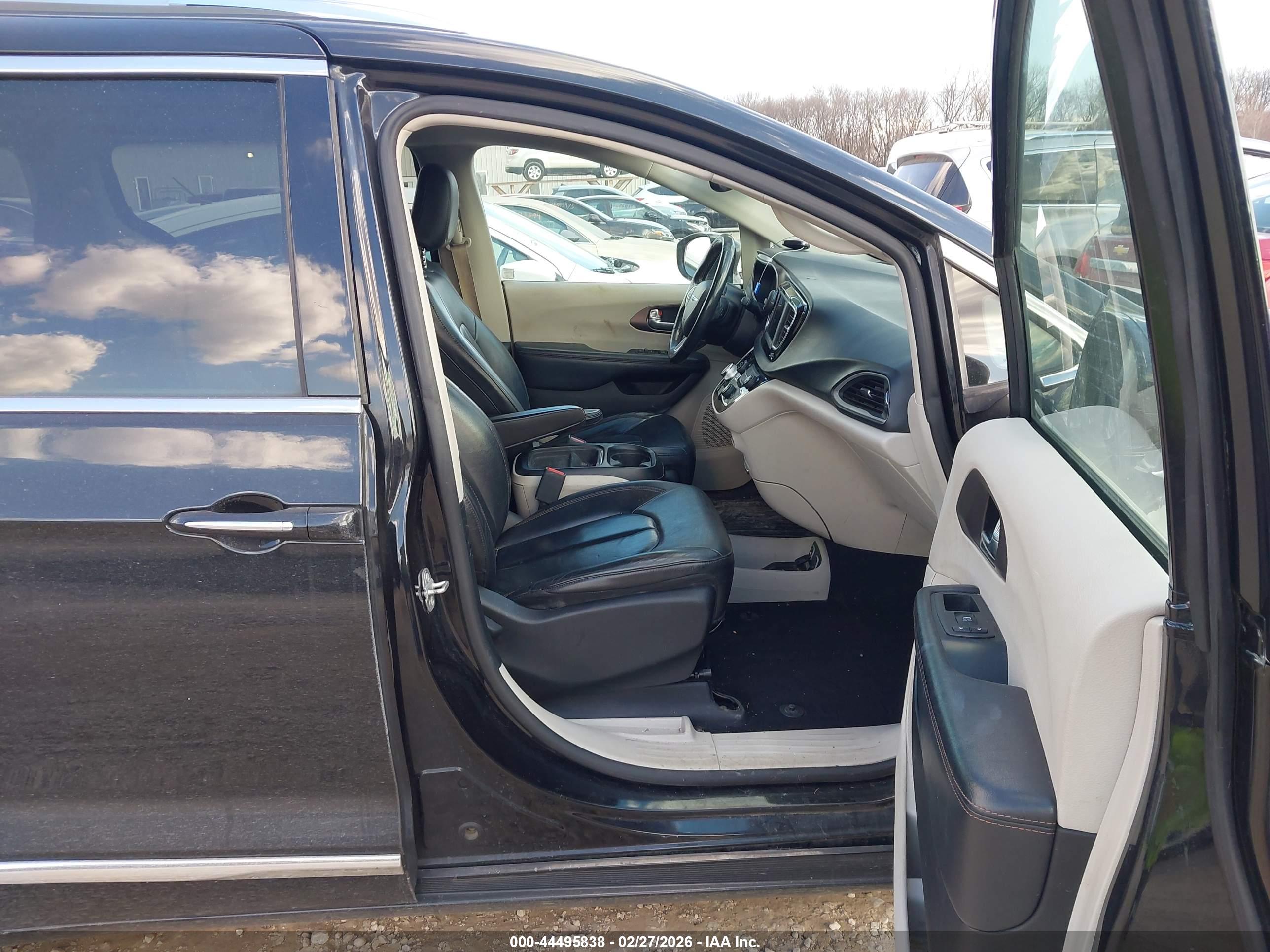 CHRYSLER PACIFICA image 5