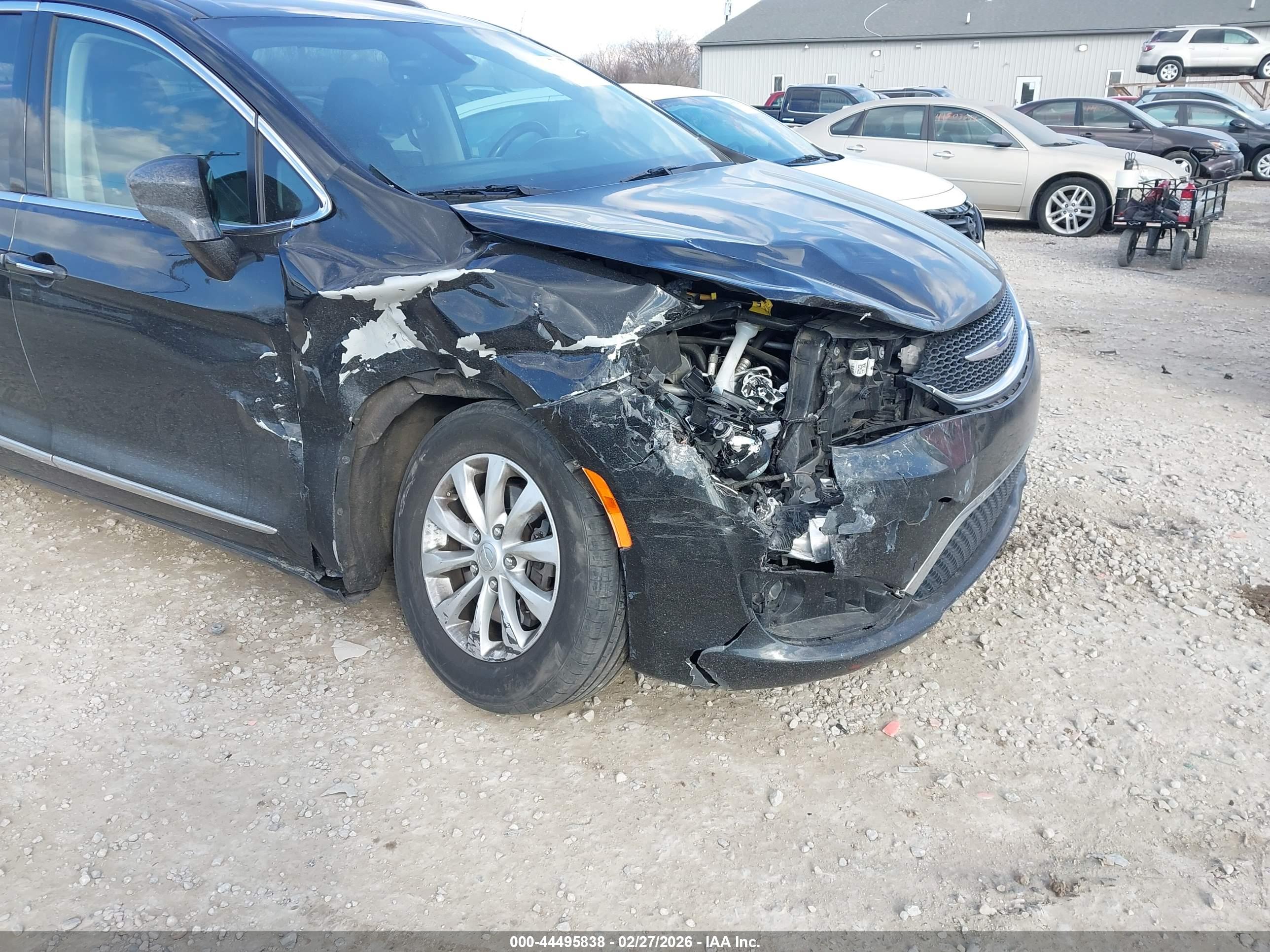 CHRYSLER PACIFICA image 6