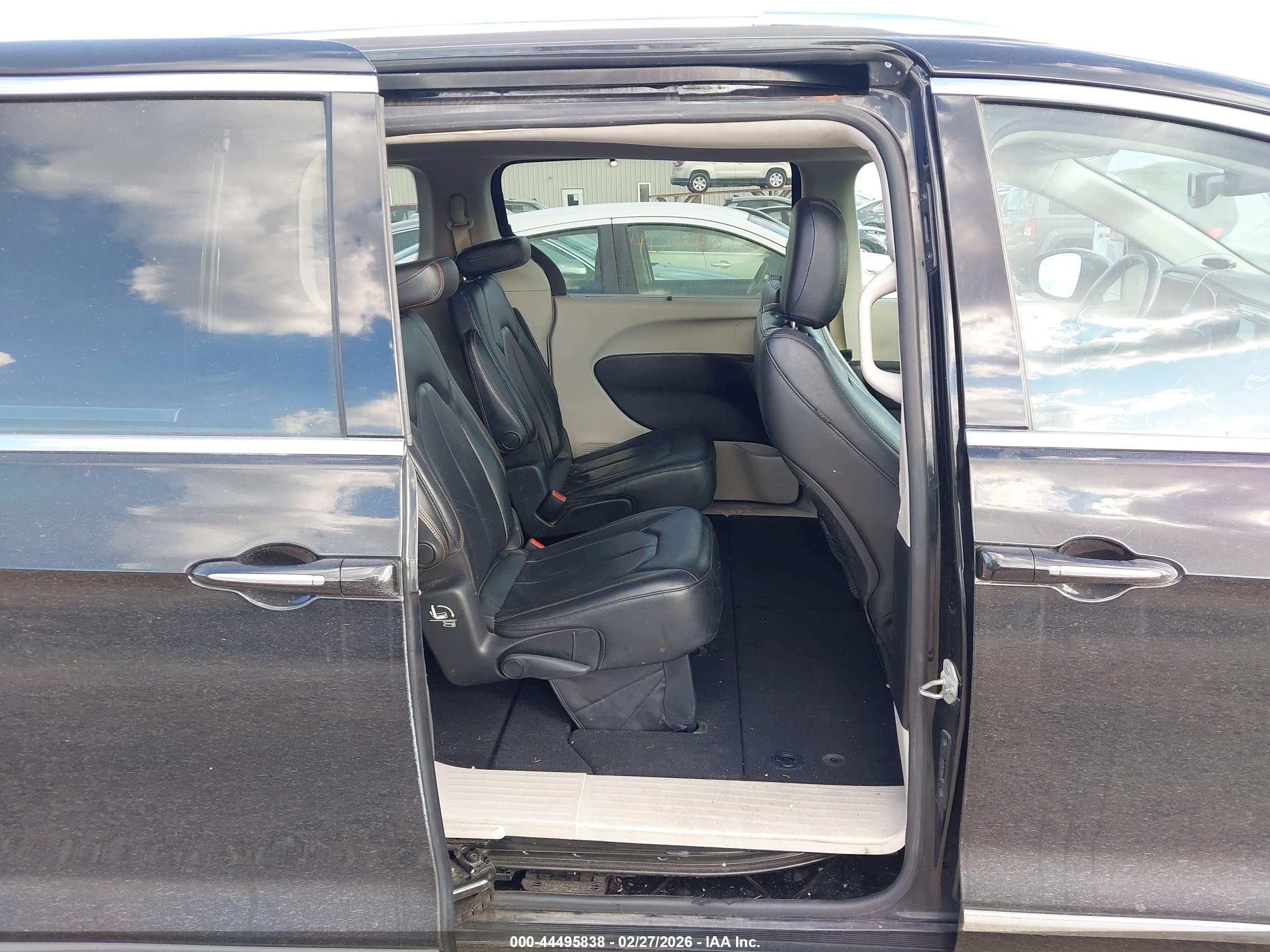 CHRYSLER PACIFICA image 8