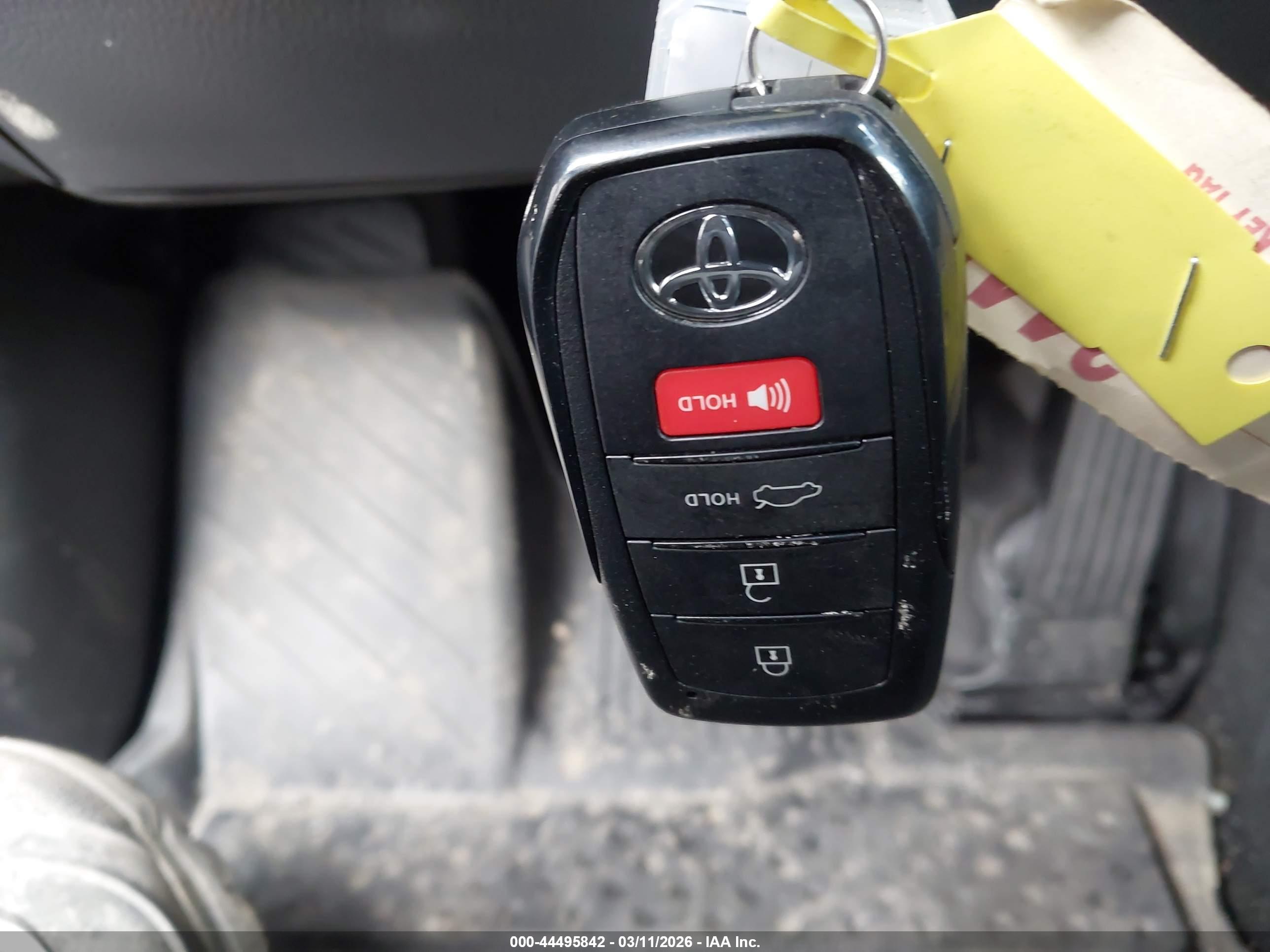 TOYOTA CROWN image 11