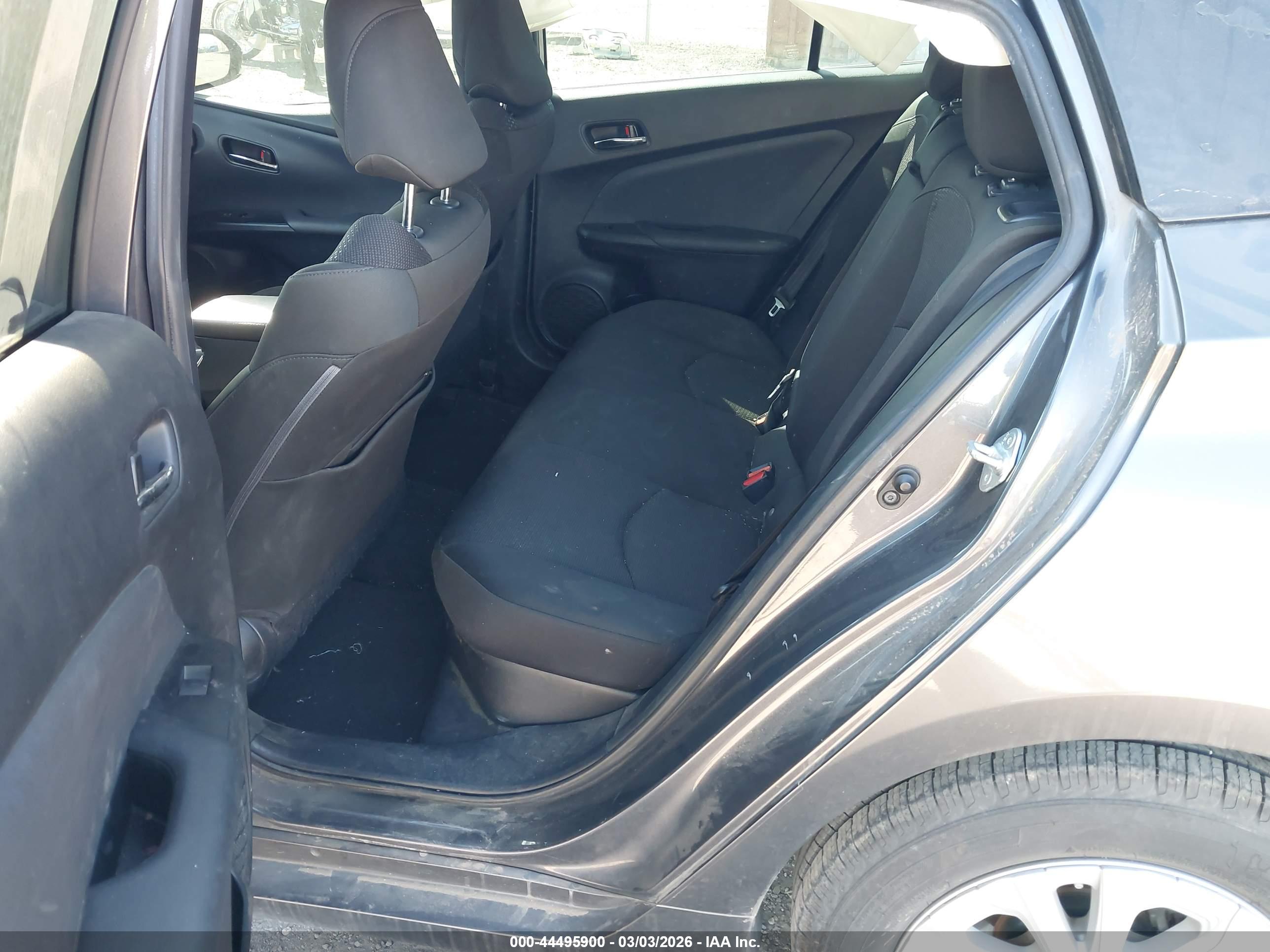 TOYOTA PRIUS image 8