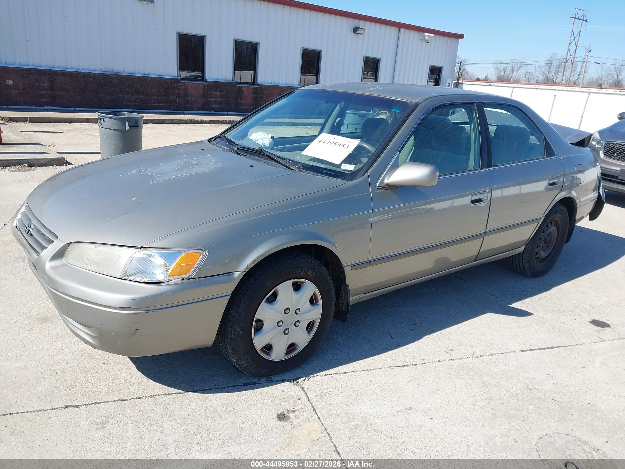 TOYOTA CAMRY image 2