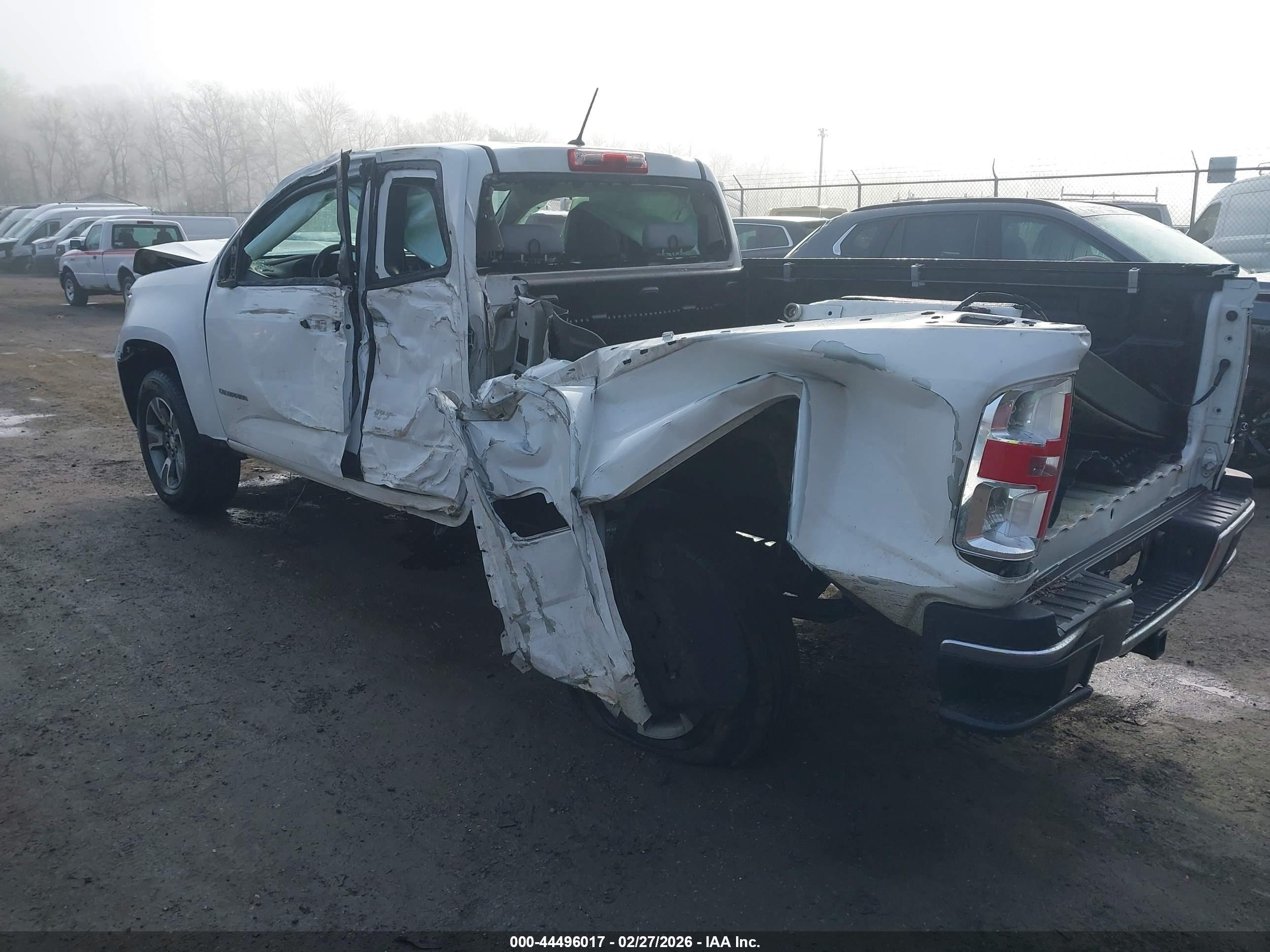 CHEVROLET COLORADO image 3
