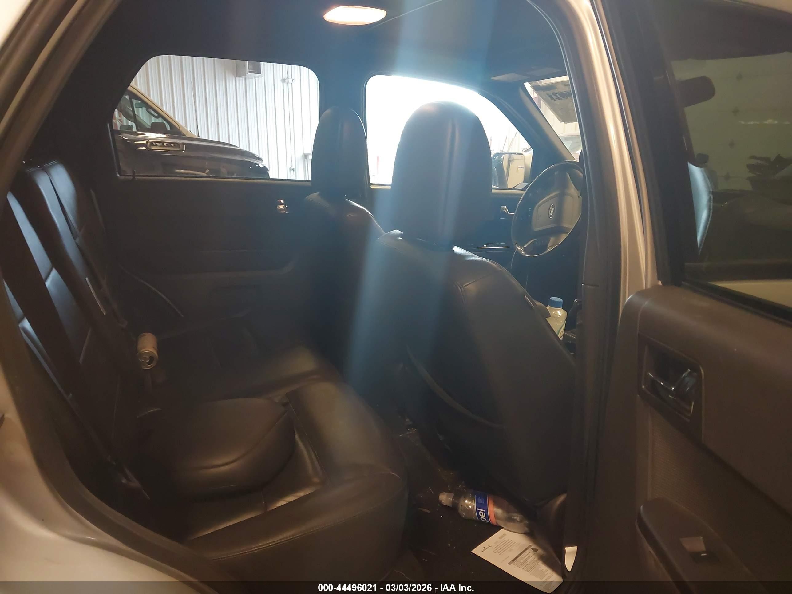 FORD ESCAPE image 8