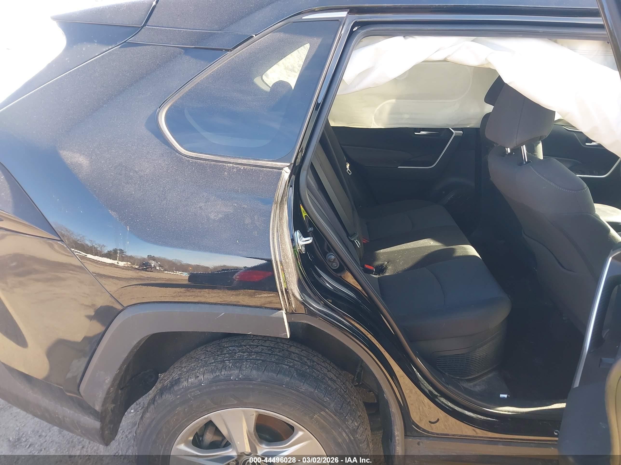 TOYOTA RAV4 image 8