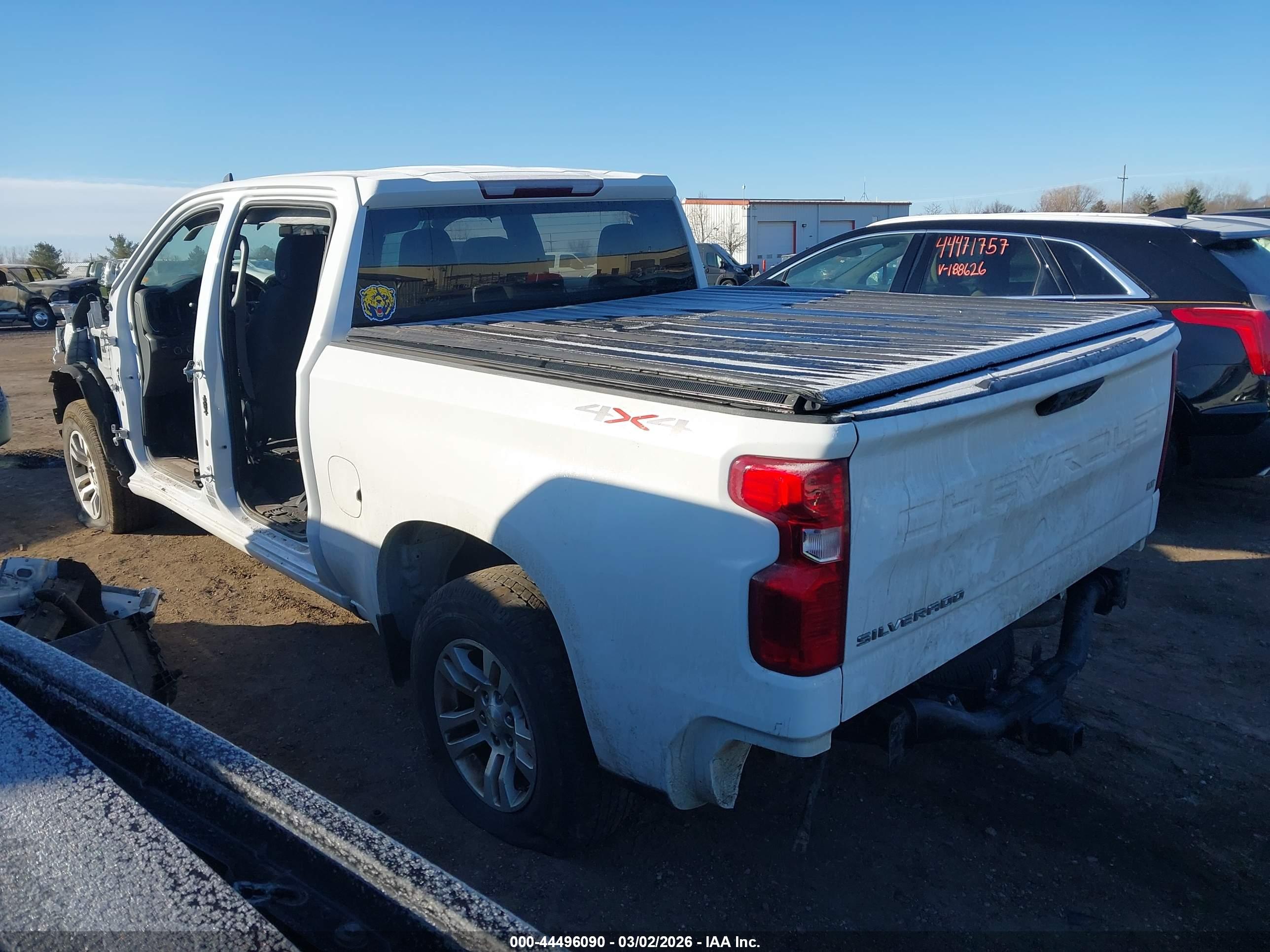 CHEVROLET SILVERADO image 3