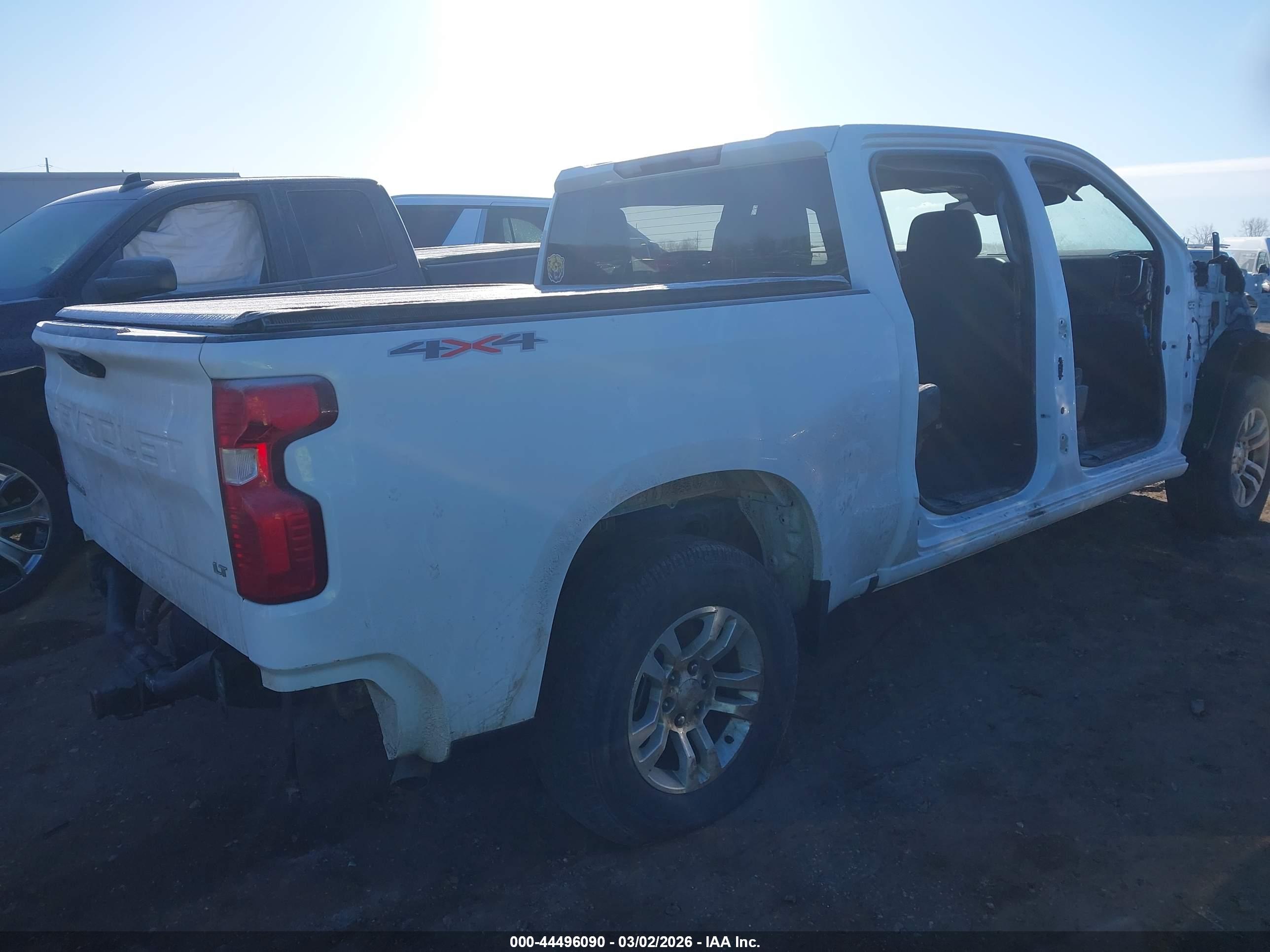 CHEVROLET SILVERADO image 4