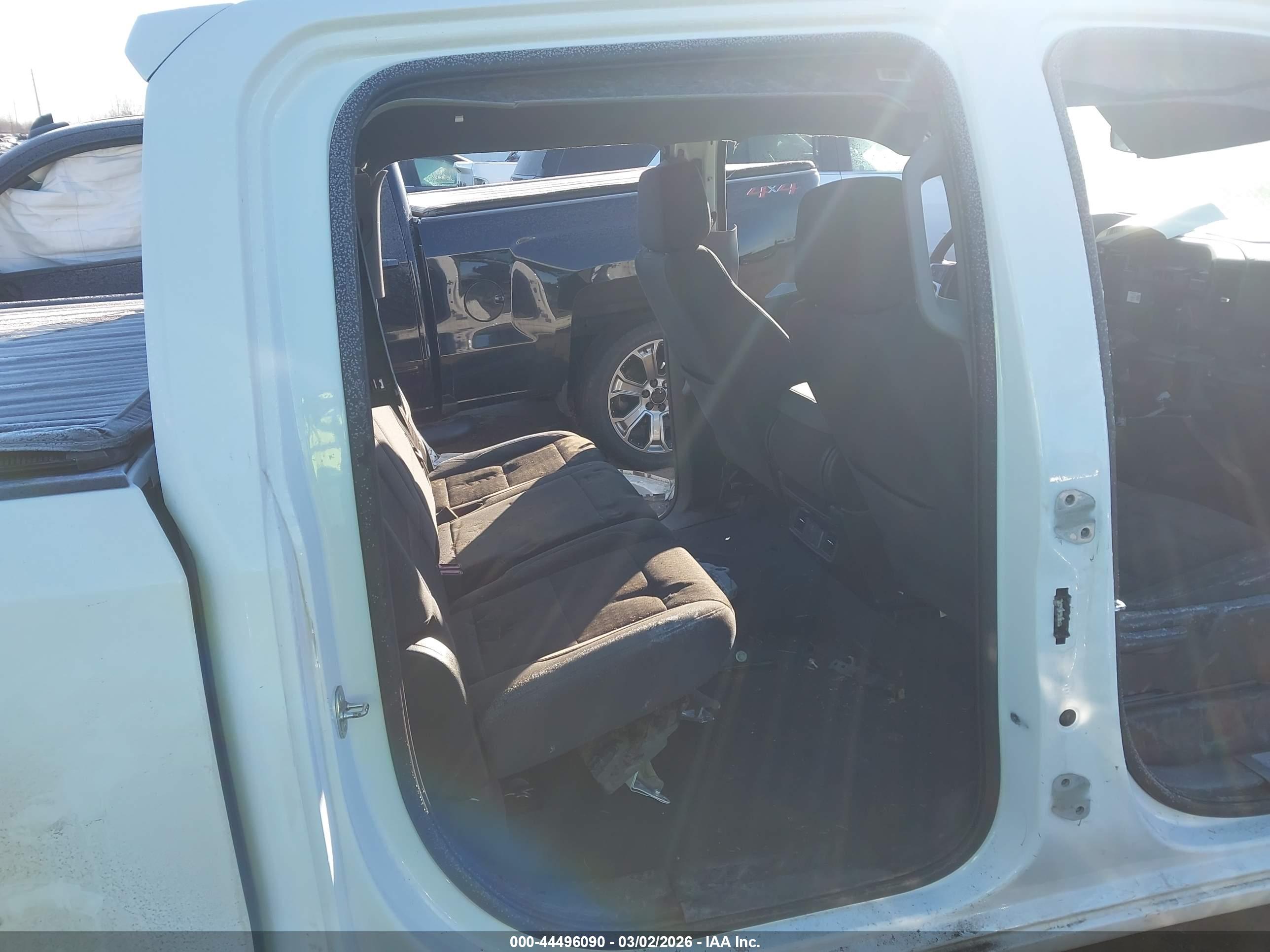 CHEVROLET SILVERADO image 8