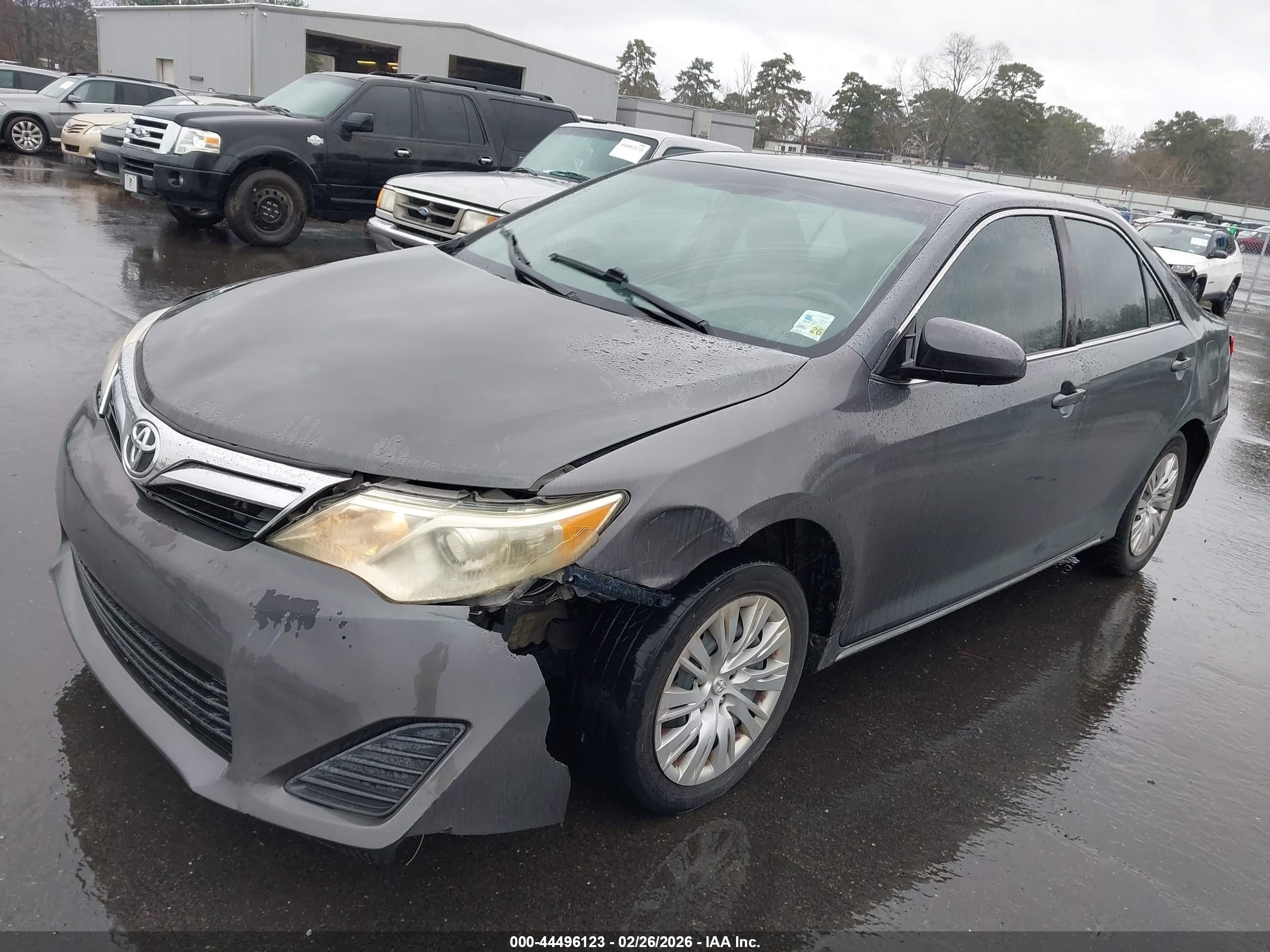 TOYOTA CAMRY image 2