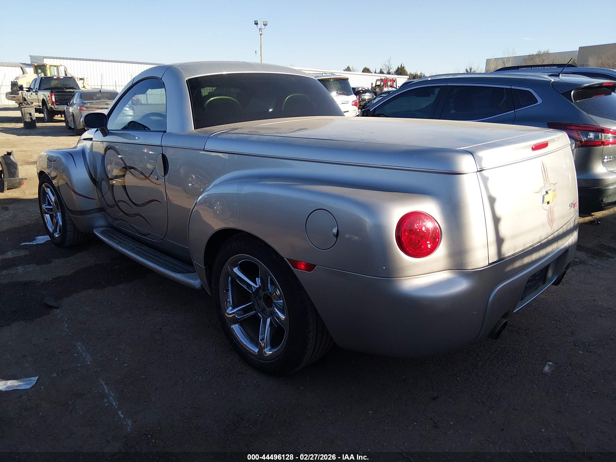 CHEVROLET SSR image 3